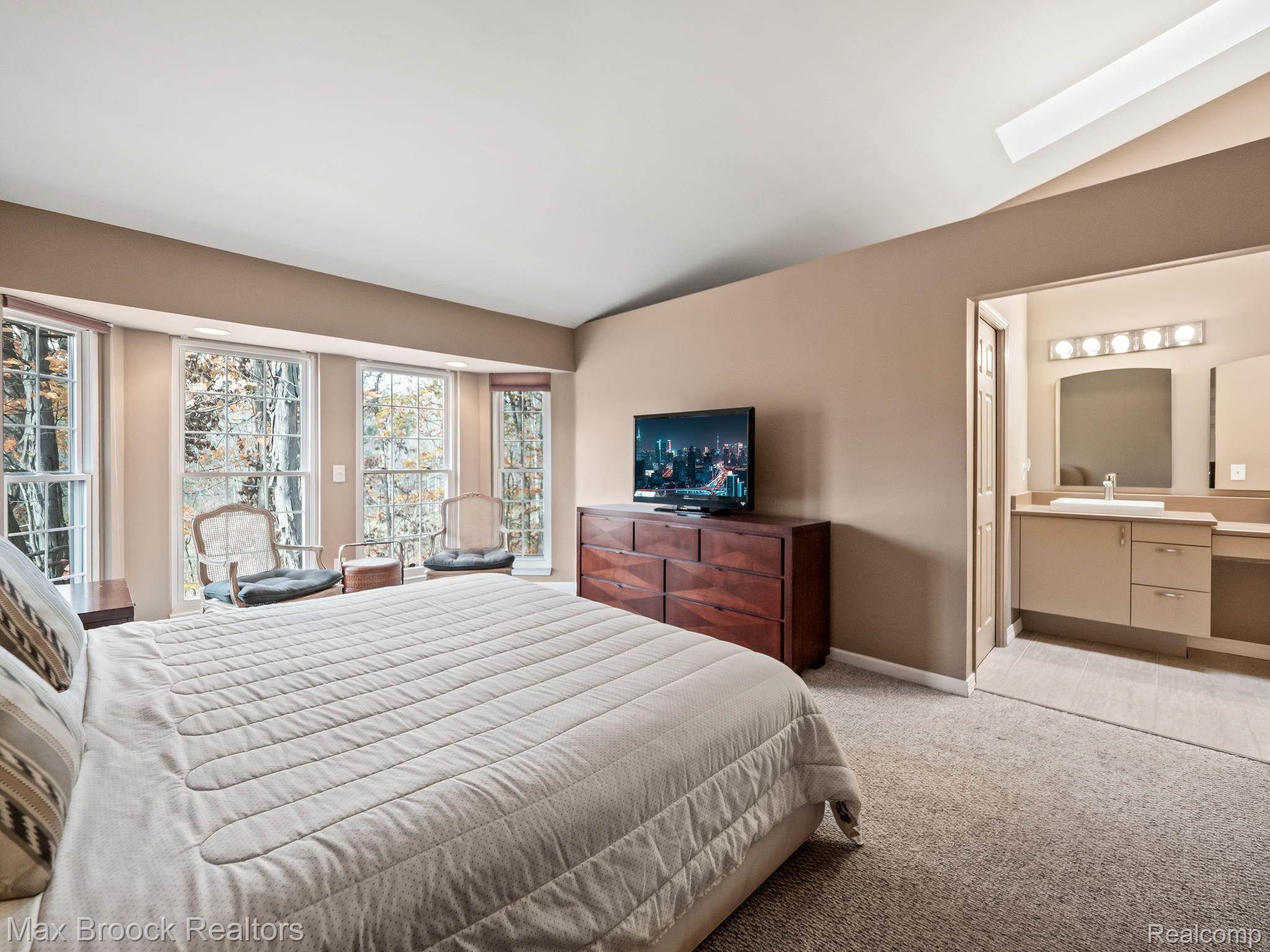 7219 Huntcliff