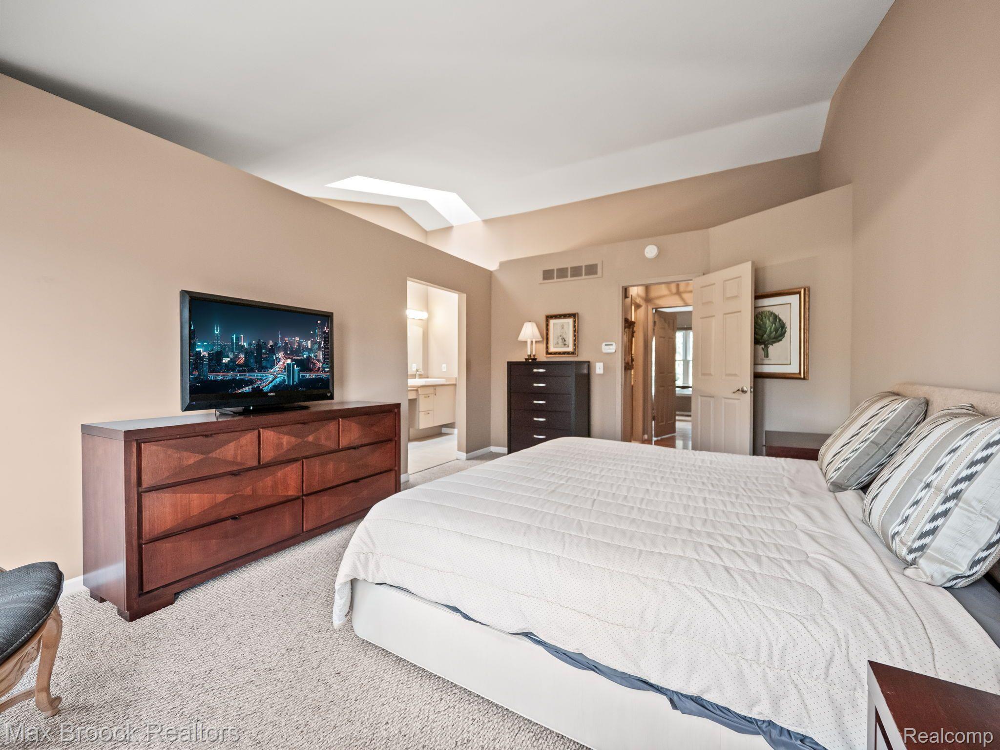 7219 Huntcliff