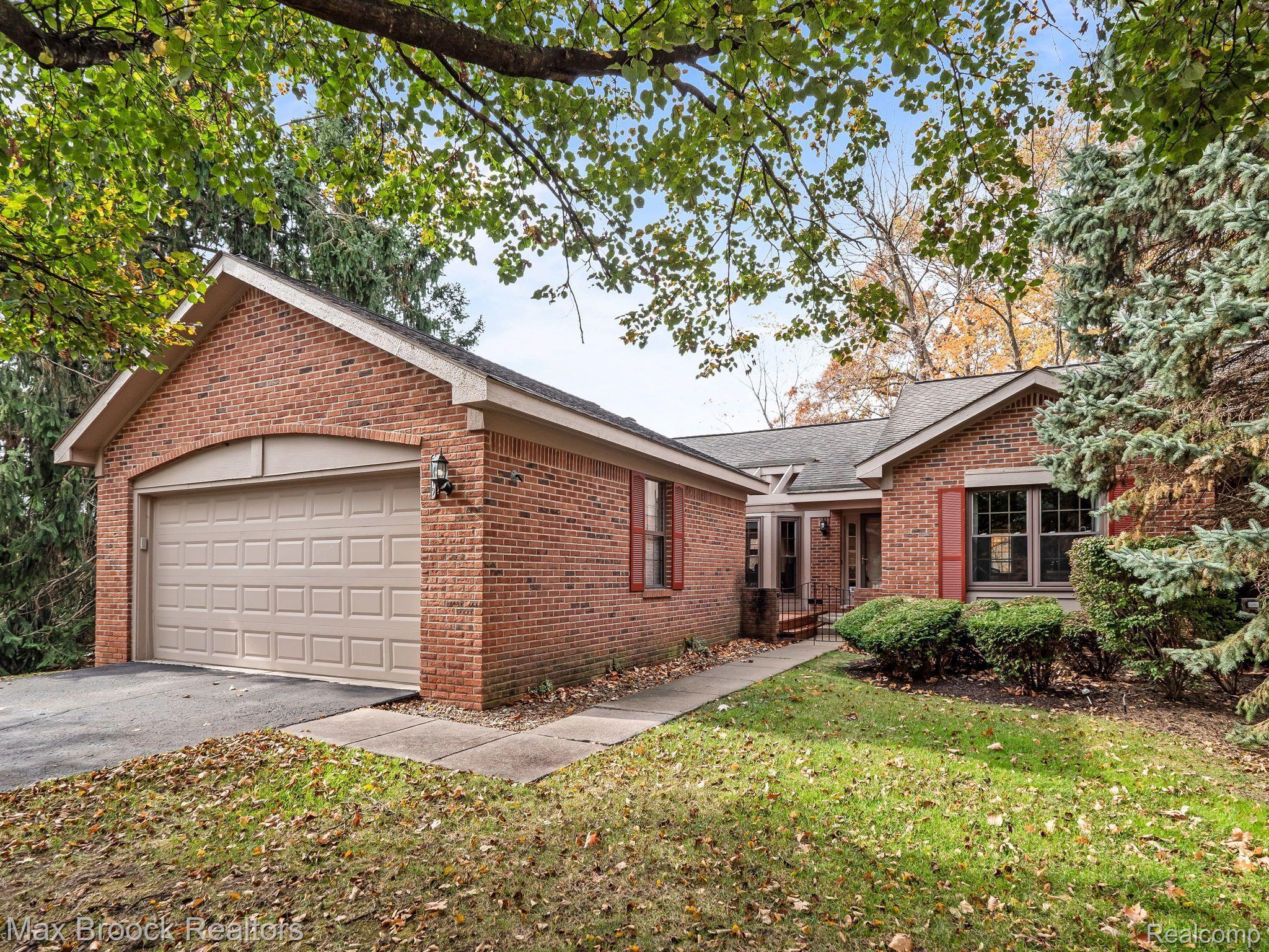 7219 Huntcliff