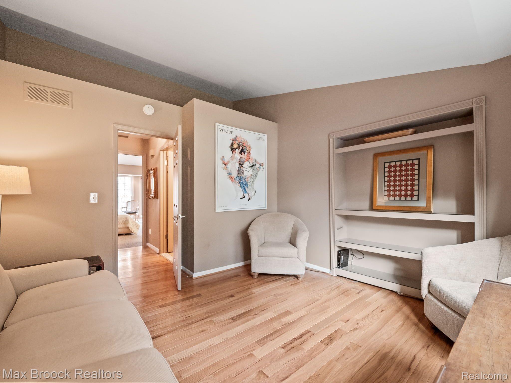 7219 Huntcliff