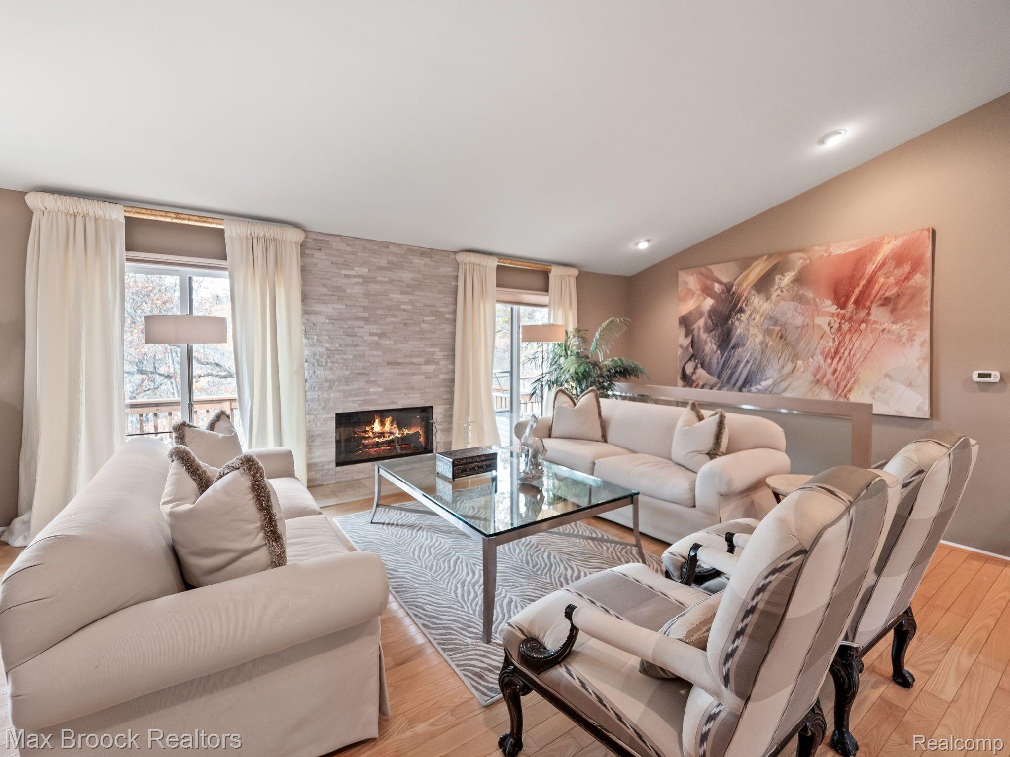 7219 Huntcliff