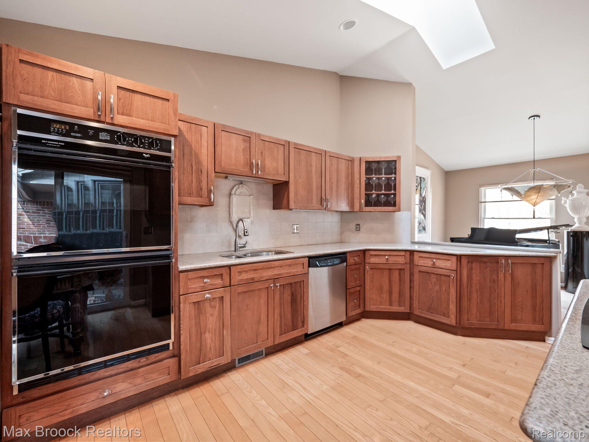 7219 Huntcliff