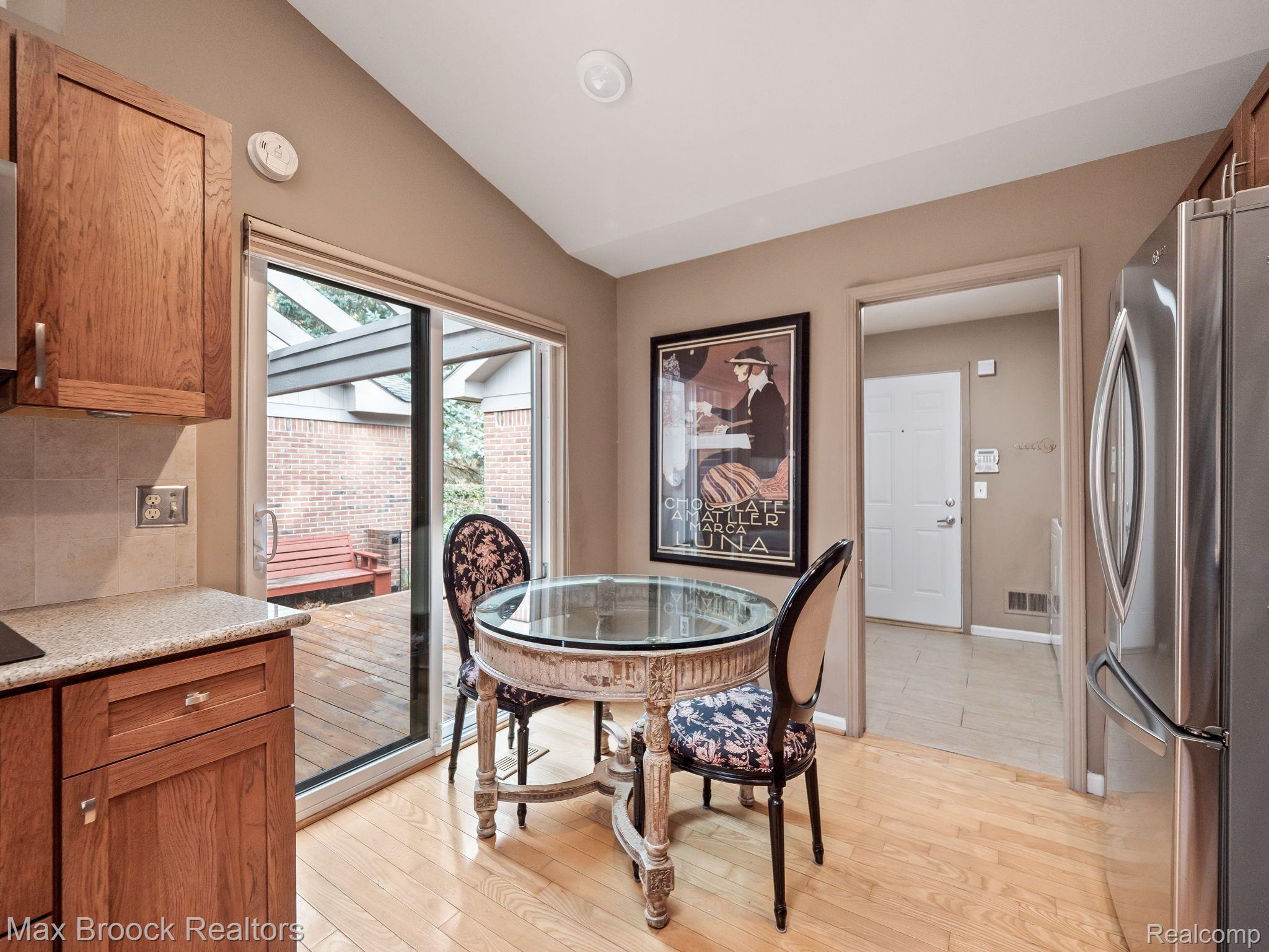 7219 Huntcliff