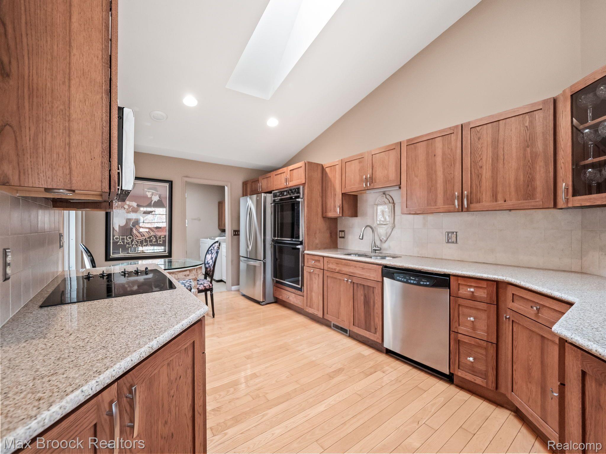 7219 Huntcliff