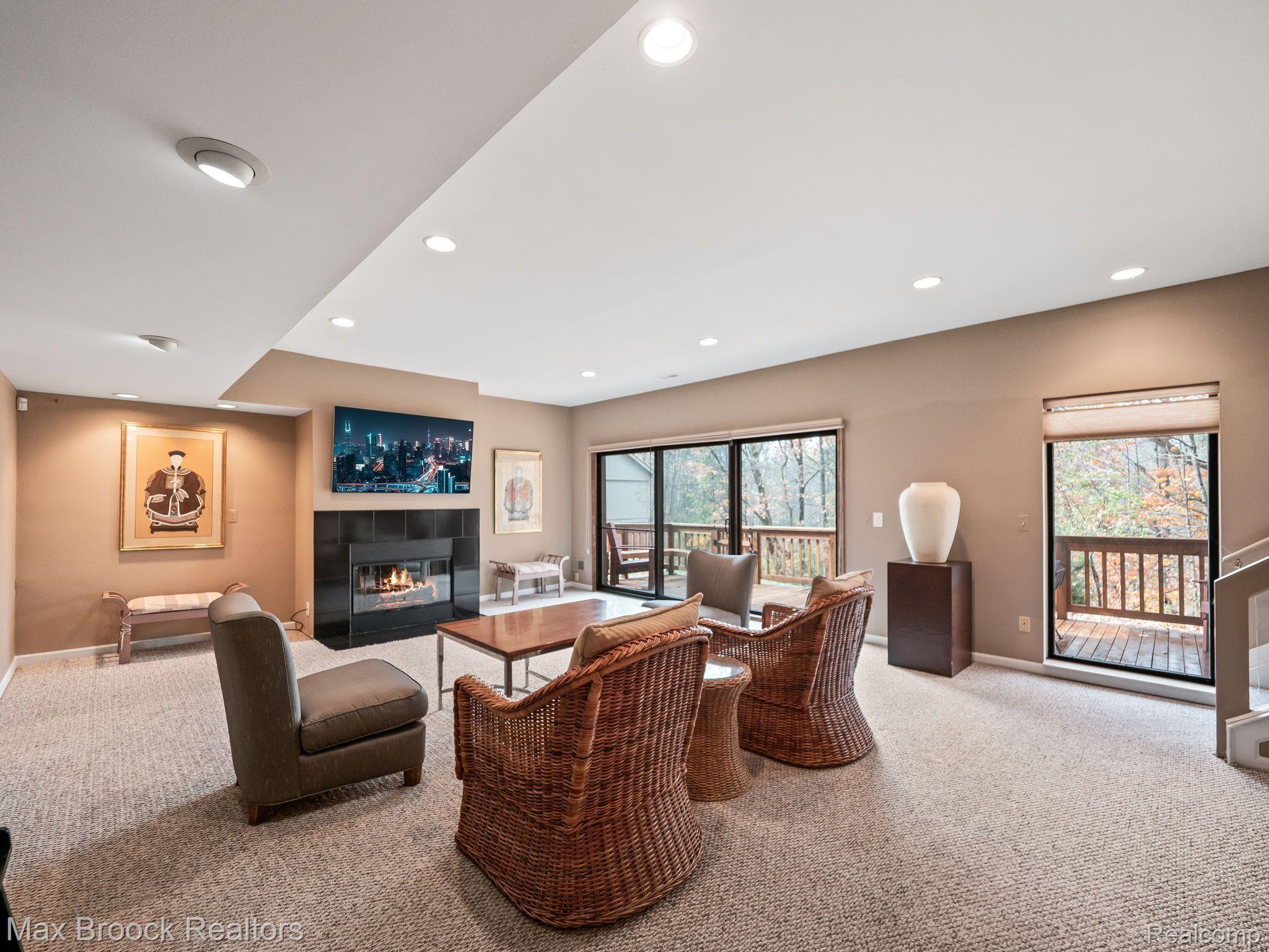 7219 Huntcliff