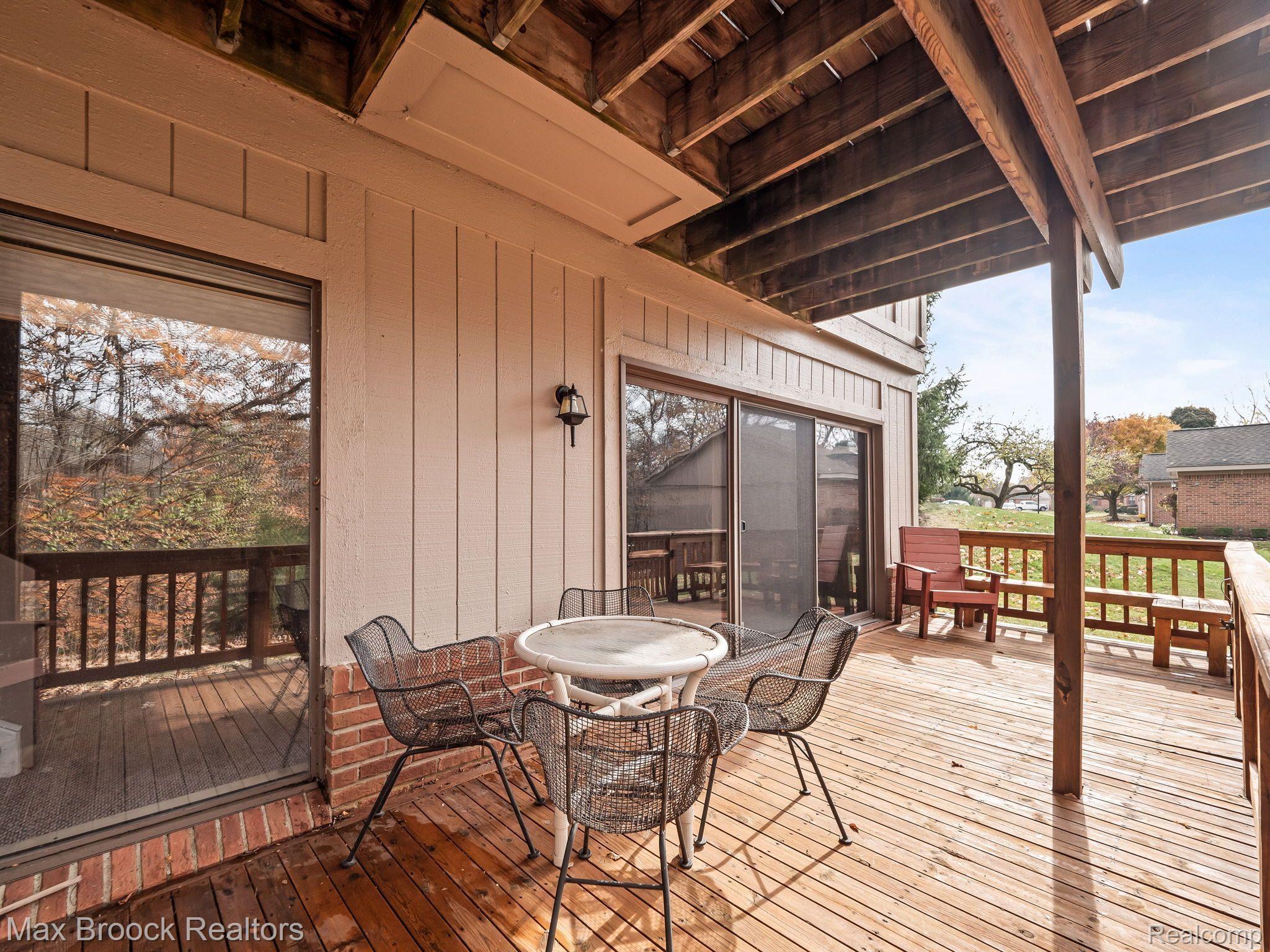 7219 Huntcliff