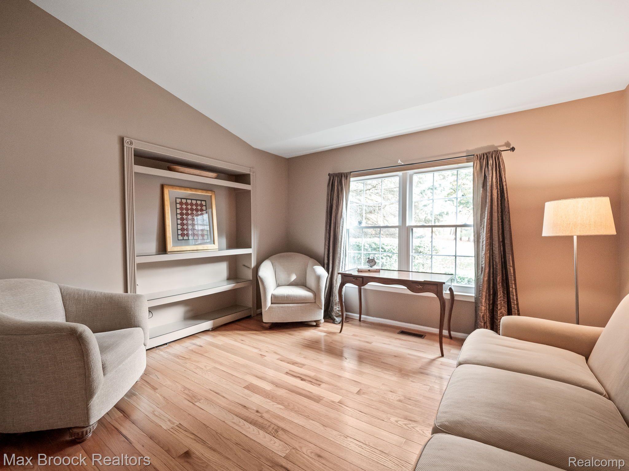 7219 Huntcliff