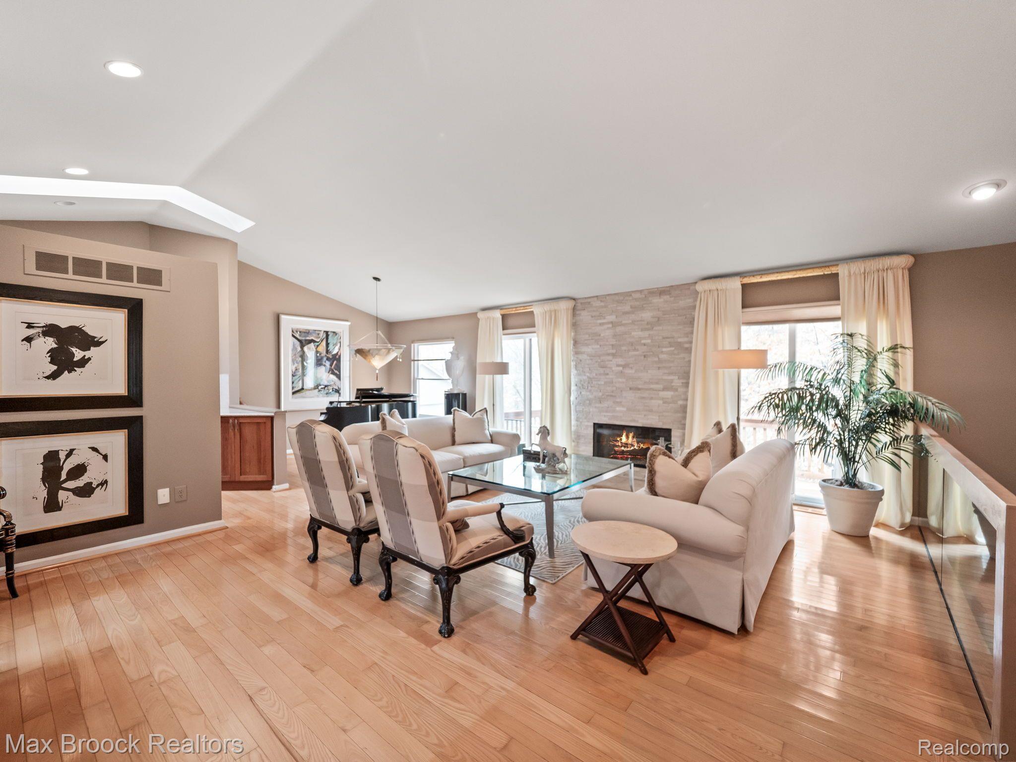 7219 Huntcliff