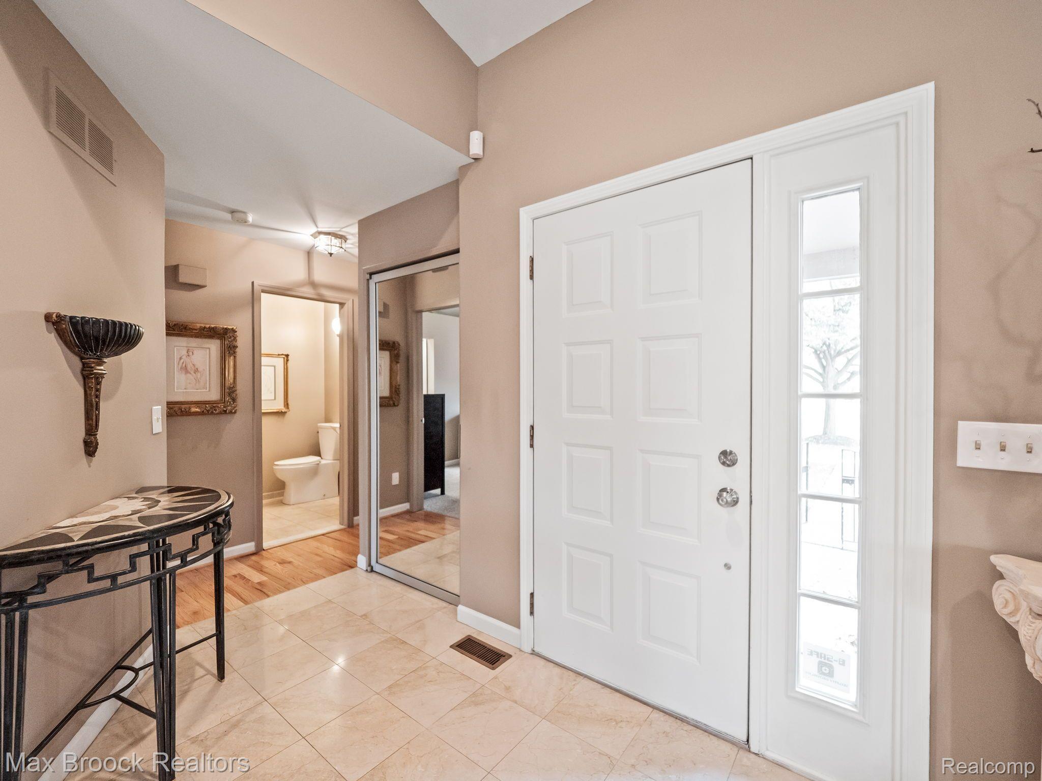 7219 Huntcliff