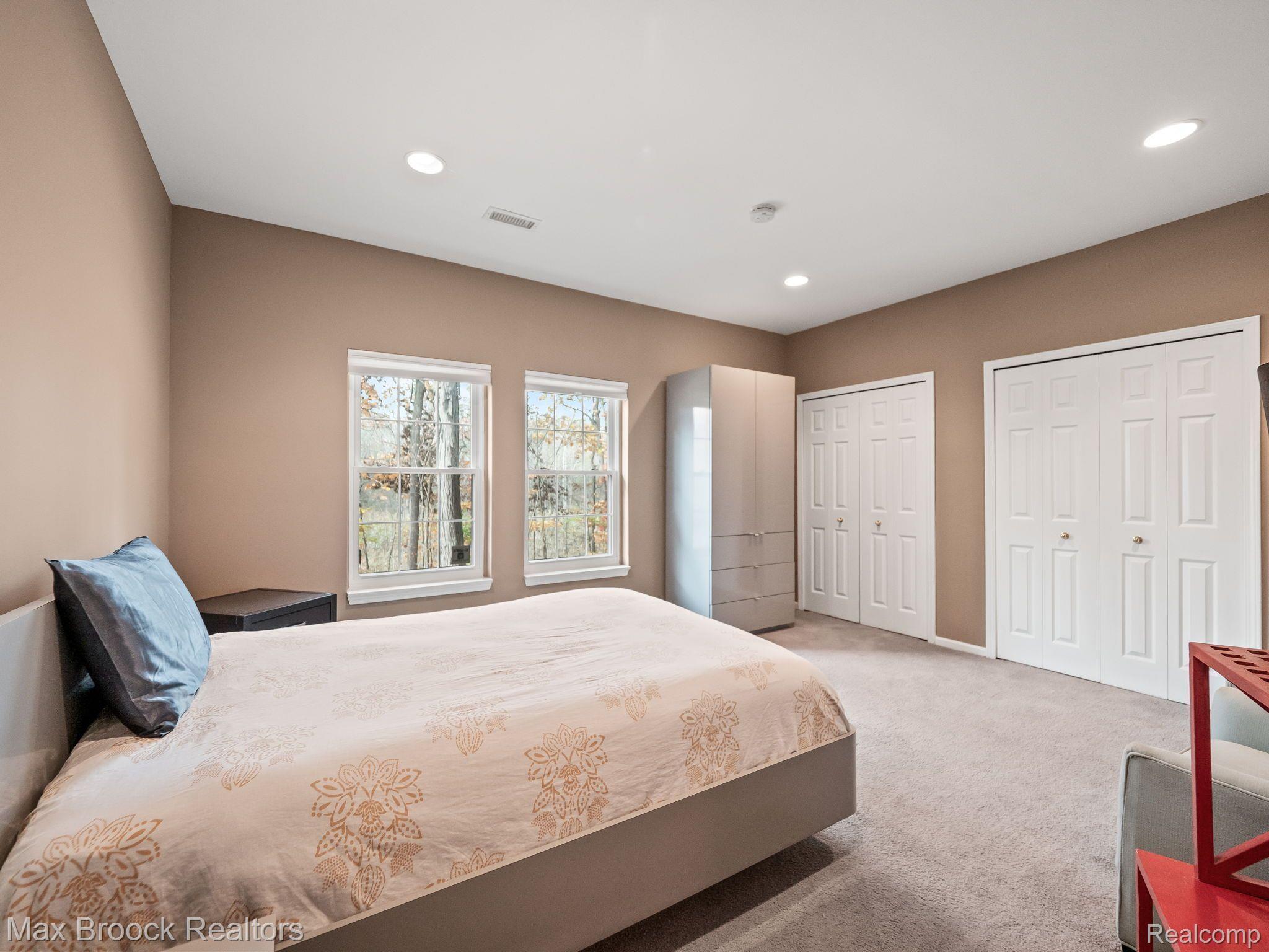 7219 Huntcliff