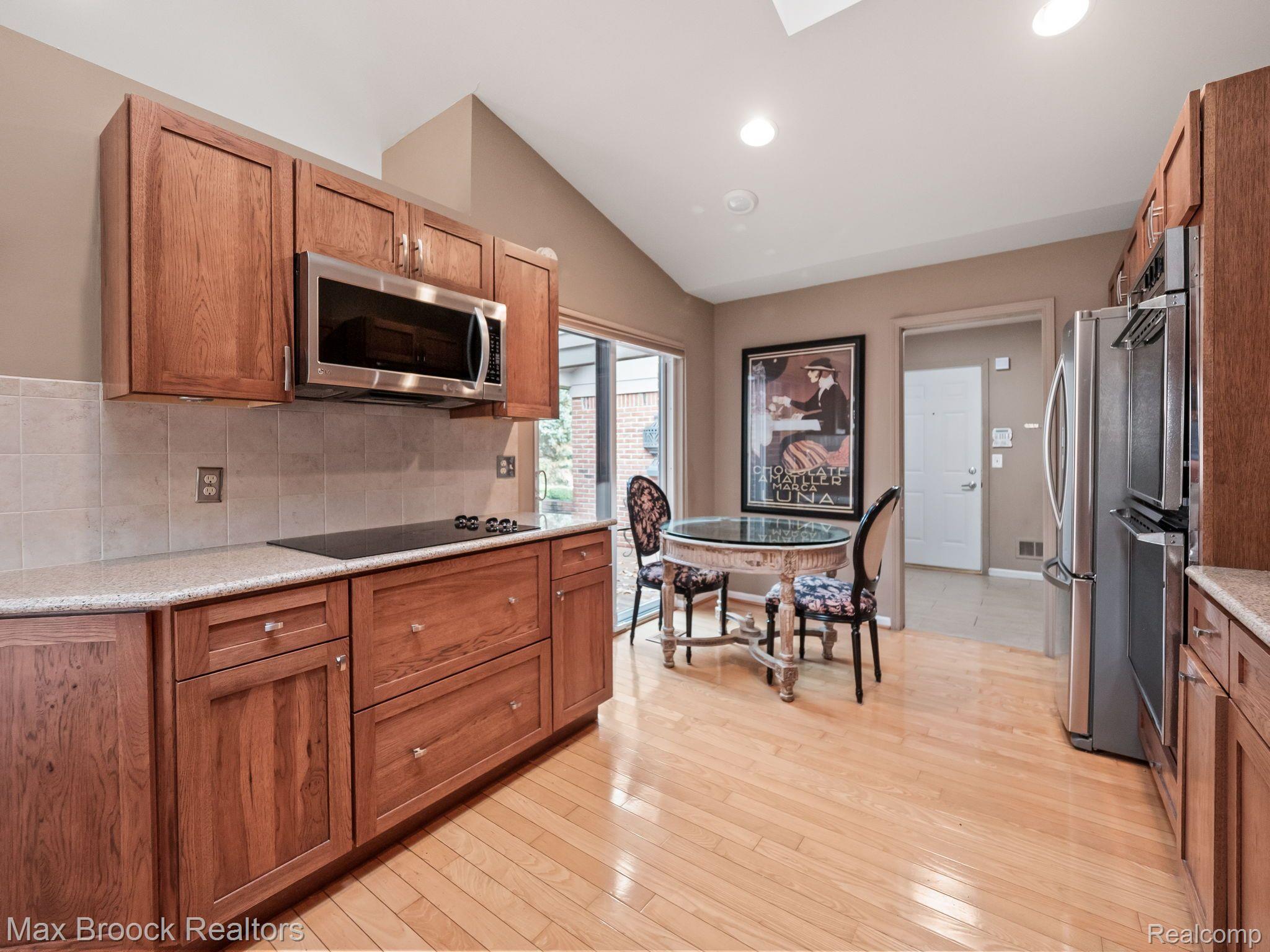 7219 Huntcliff