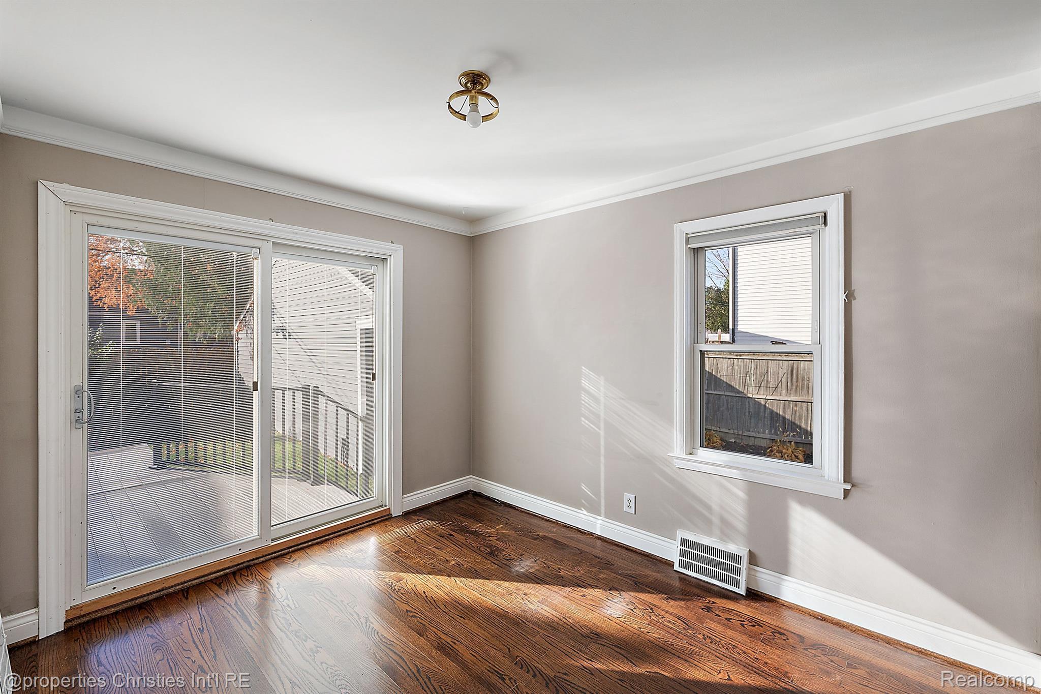 1573 Larkmoor Boulevard