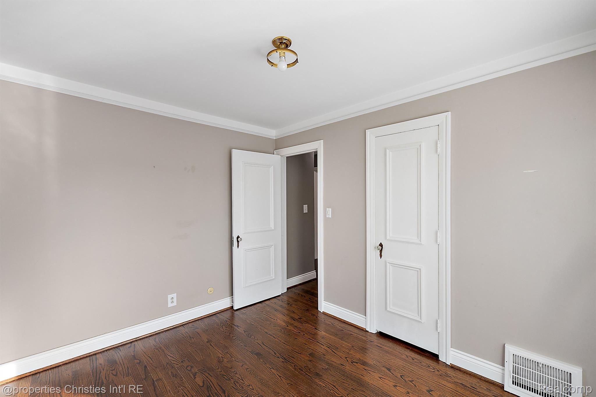 1573 Larkmoor Boulevard