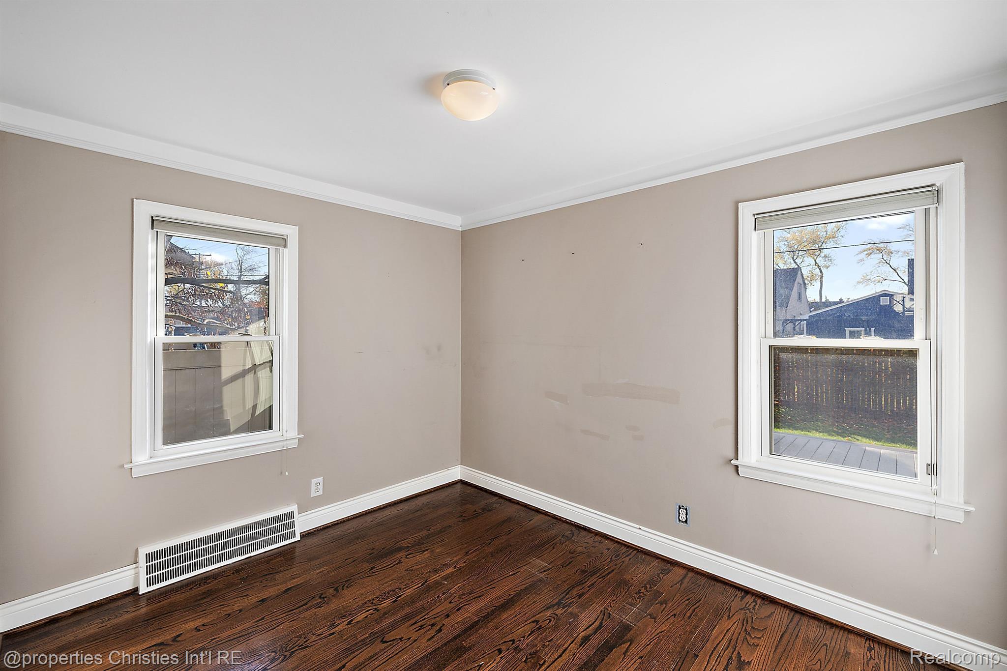 1573 Larkmoor Boulevard