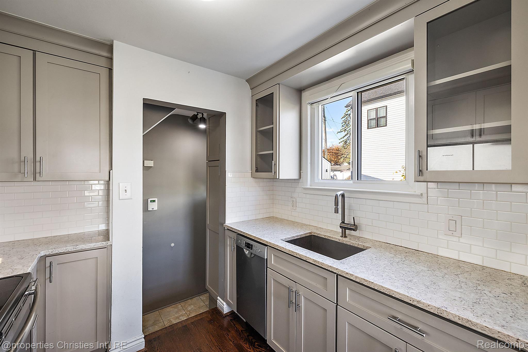 1573 Larkmoor Boulevard