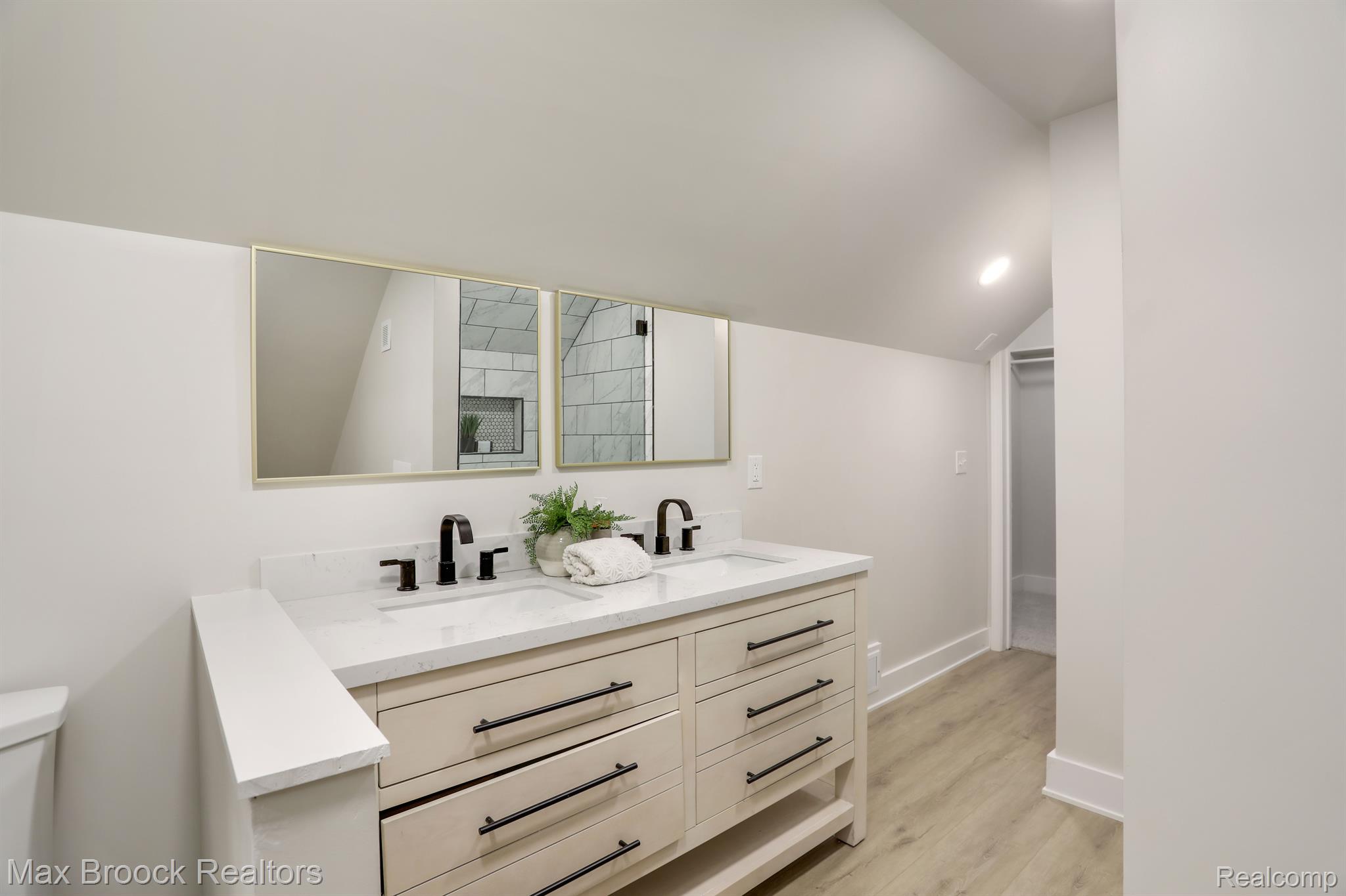 10 OAKLAND PARK Boulevard