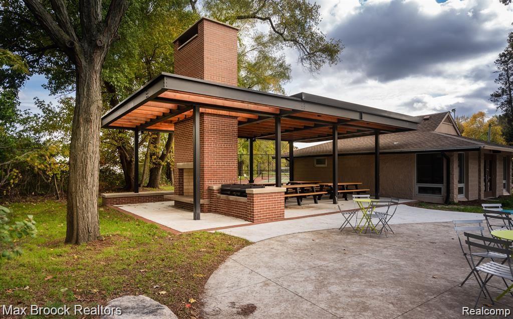 10 OAKLAND PARK Boulevard