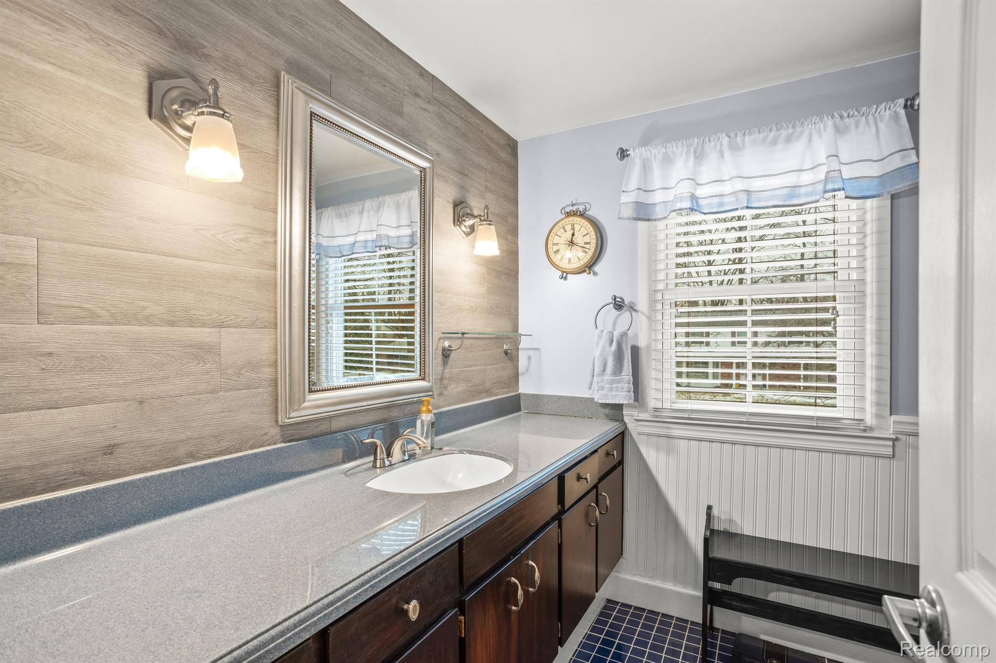 5551 NORTHCOTE