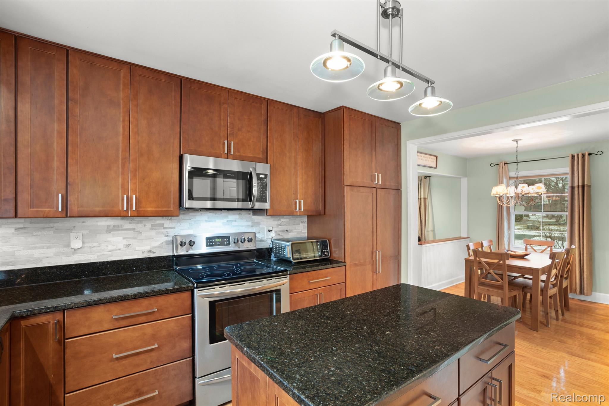 5551 NORTHCOTE