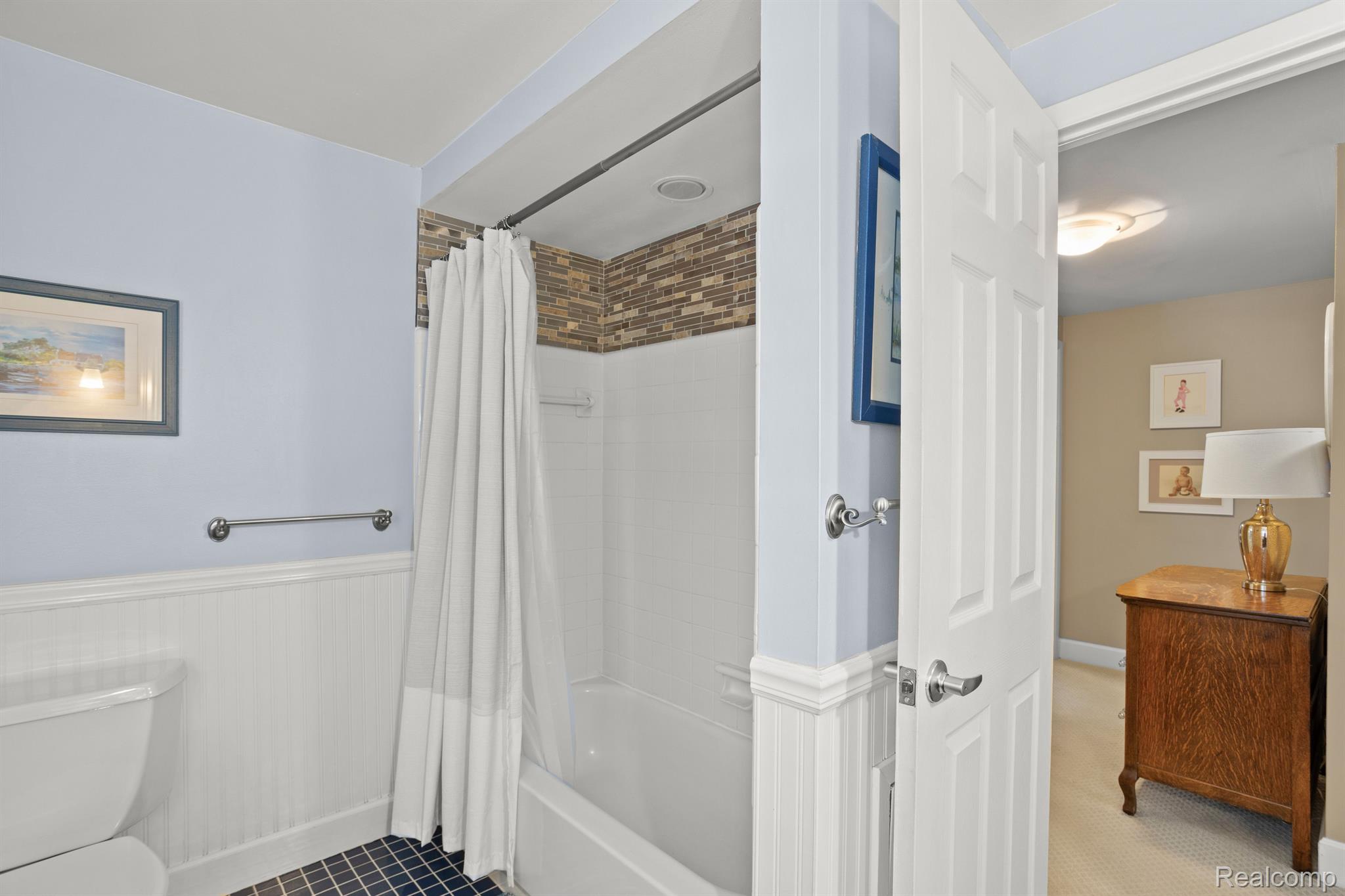 5551 NORTHCOTE