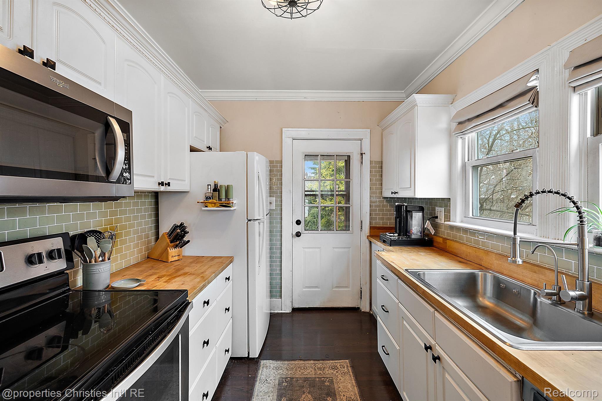 702 S Vermont Avenue