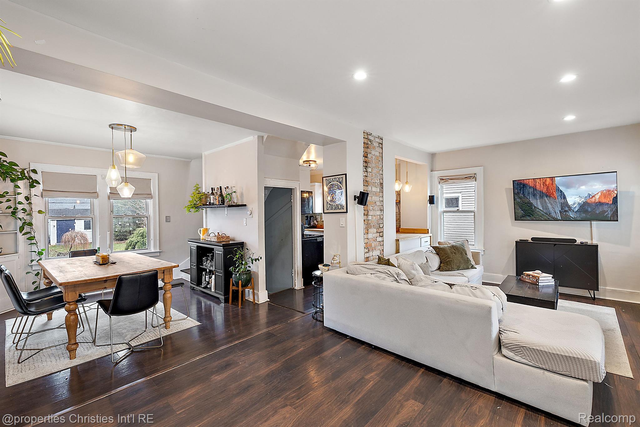 702 S Vermont Avenue