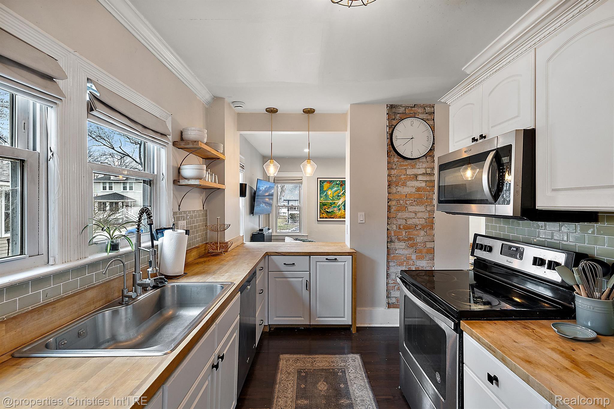 702 S Vermont Avenue