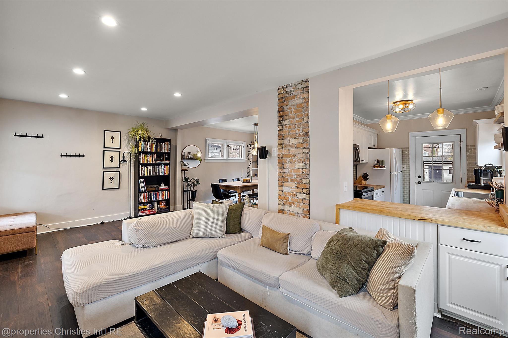 702 S Vermont Avenue