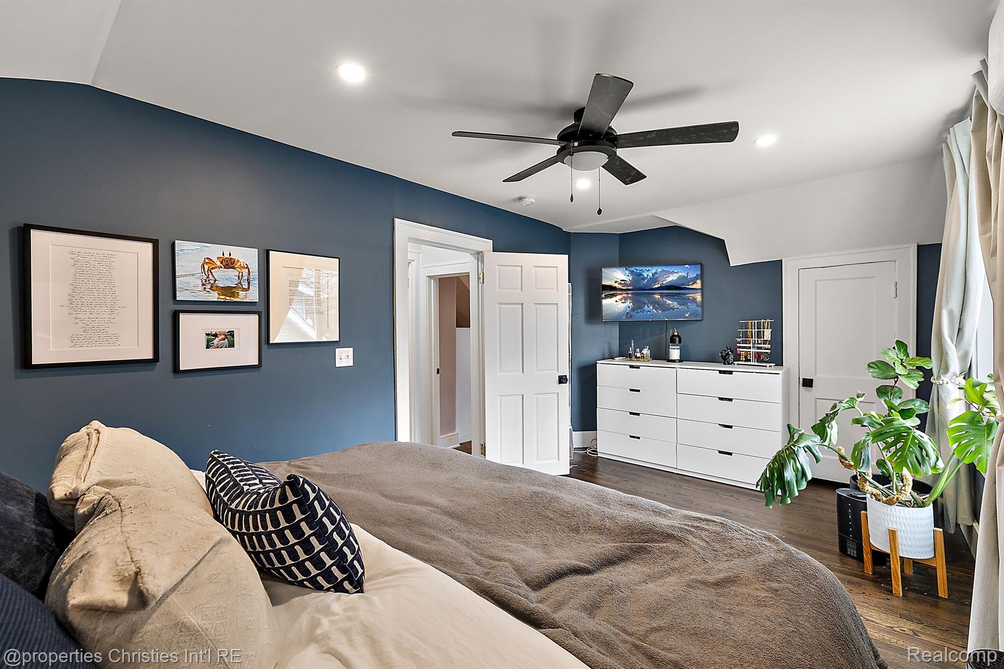 702 S Vermont Avenue