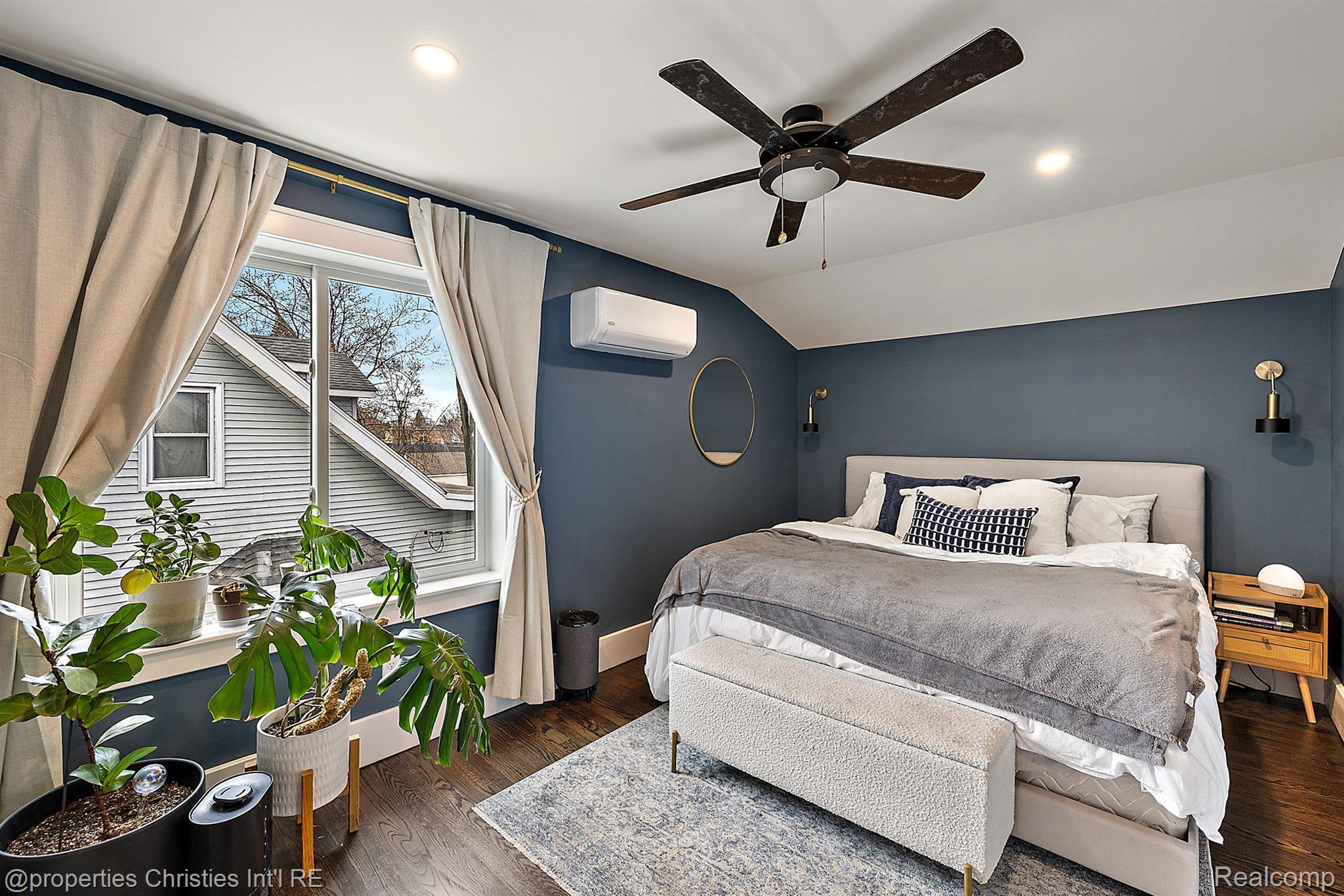 702 S Vermont Avenue