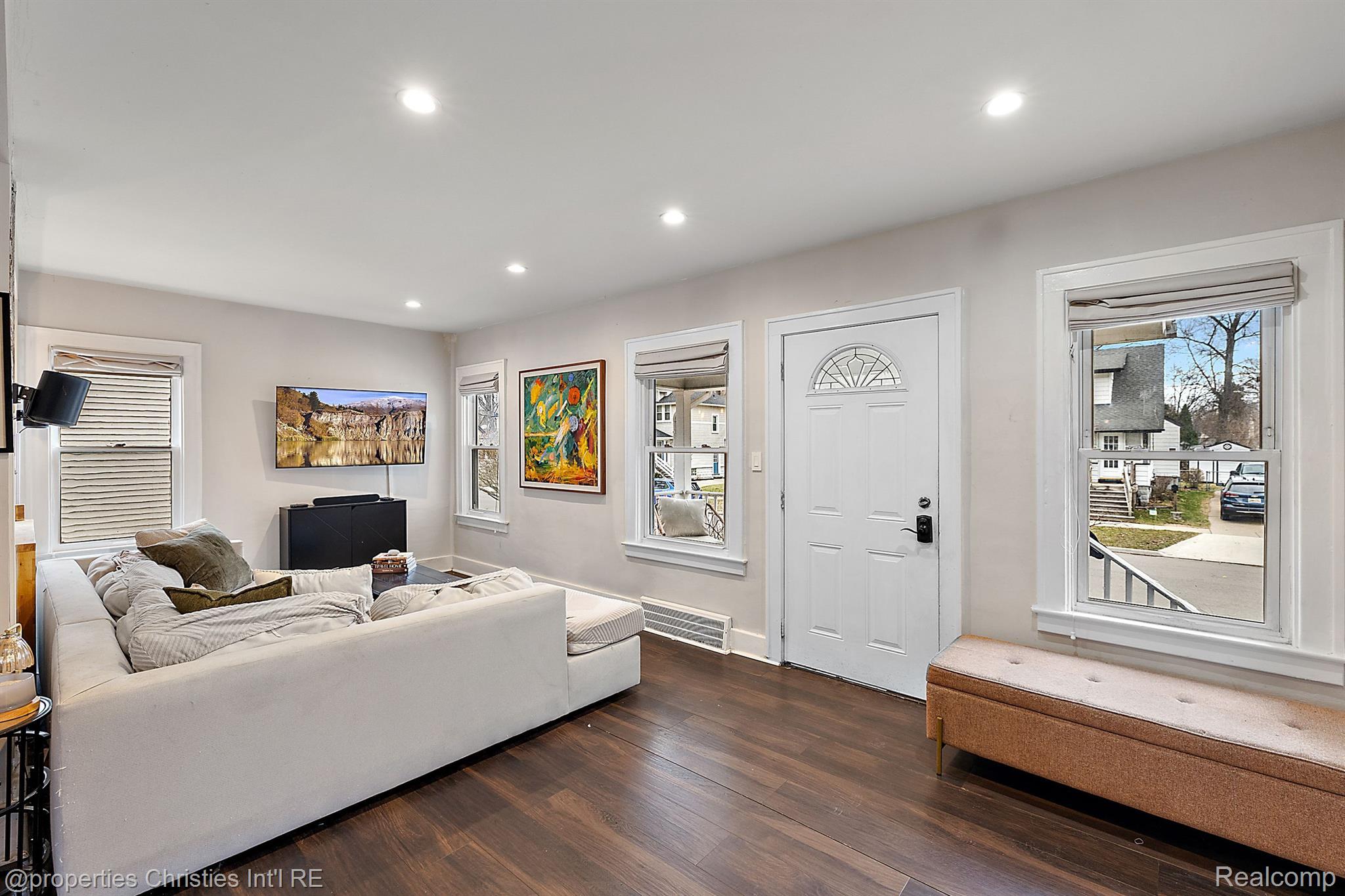 702 S Vermont Avenue