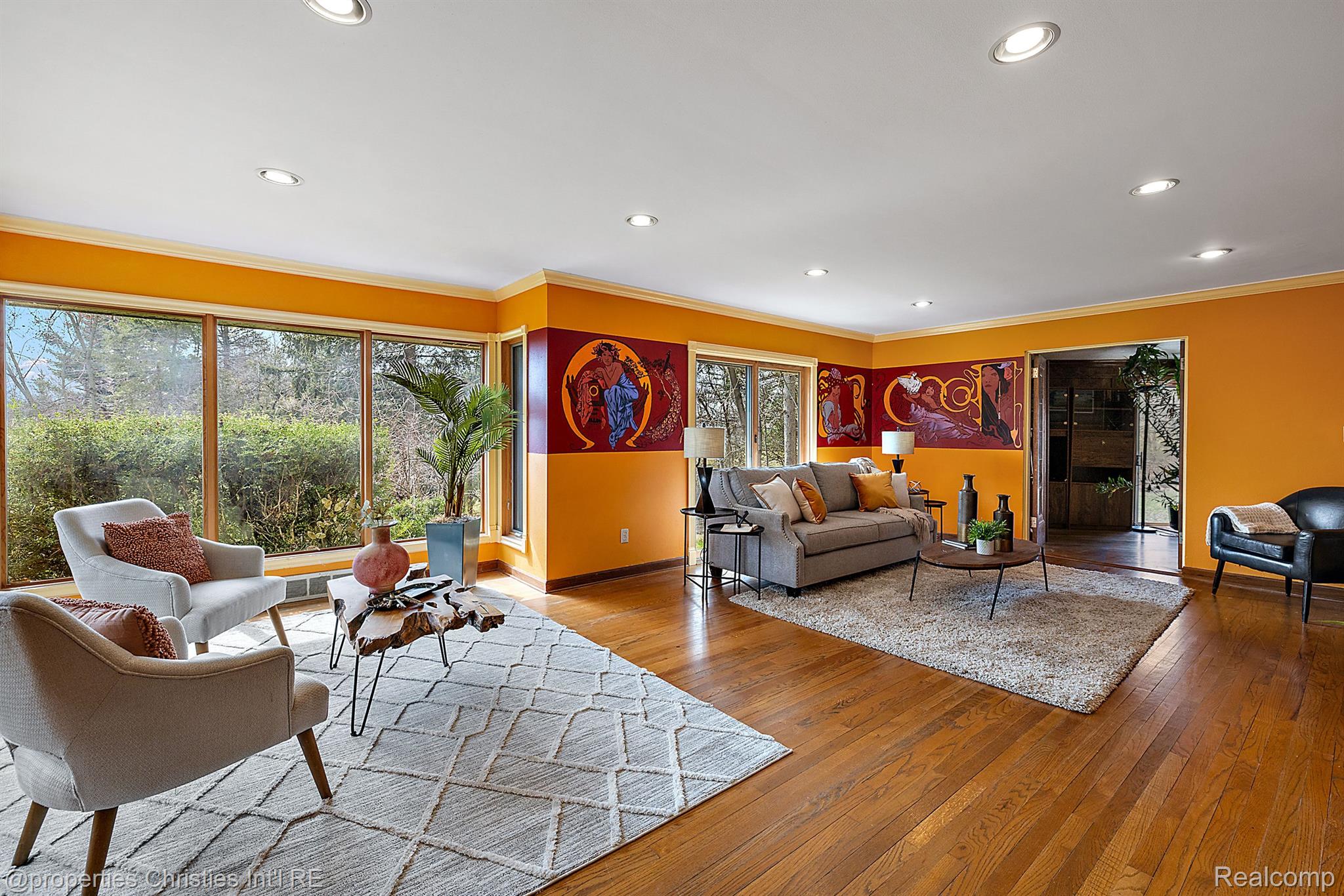 1266 Club Drive