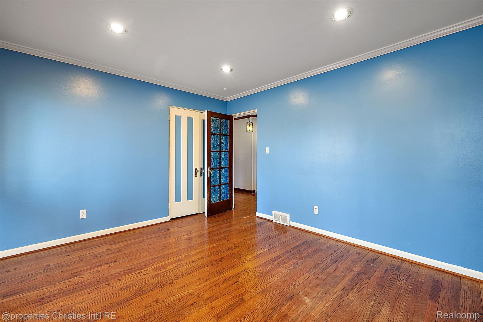 1266 Club Drive