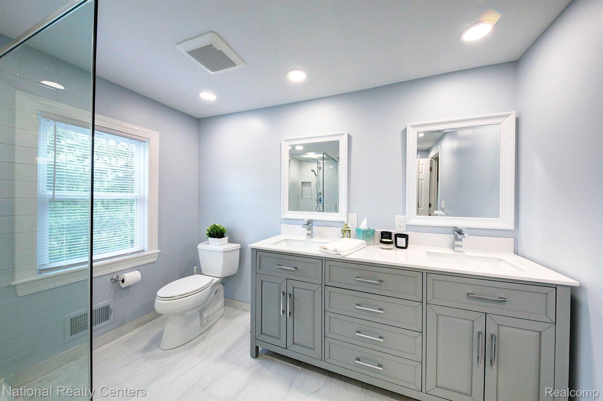 3203 E BRADFORD Drive