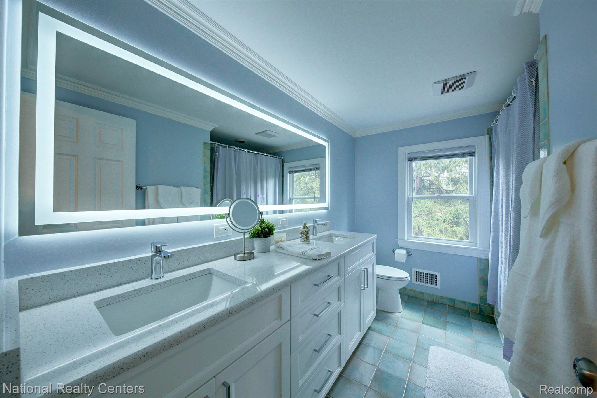 3203 E BRADFORD Drive