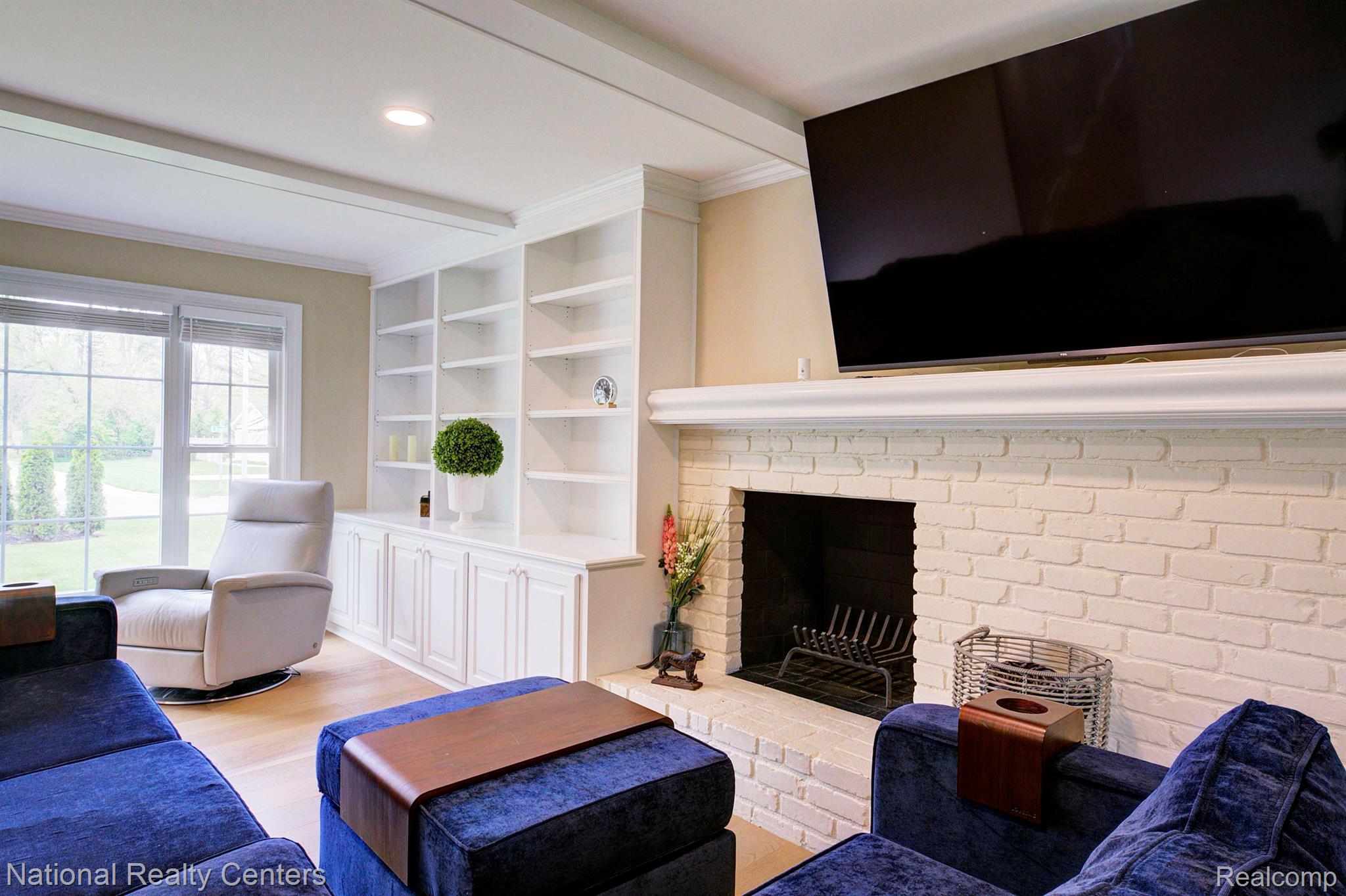 3203 E BRADFORD Drive