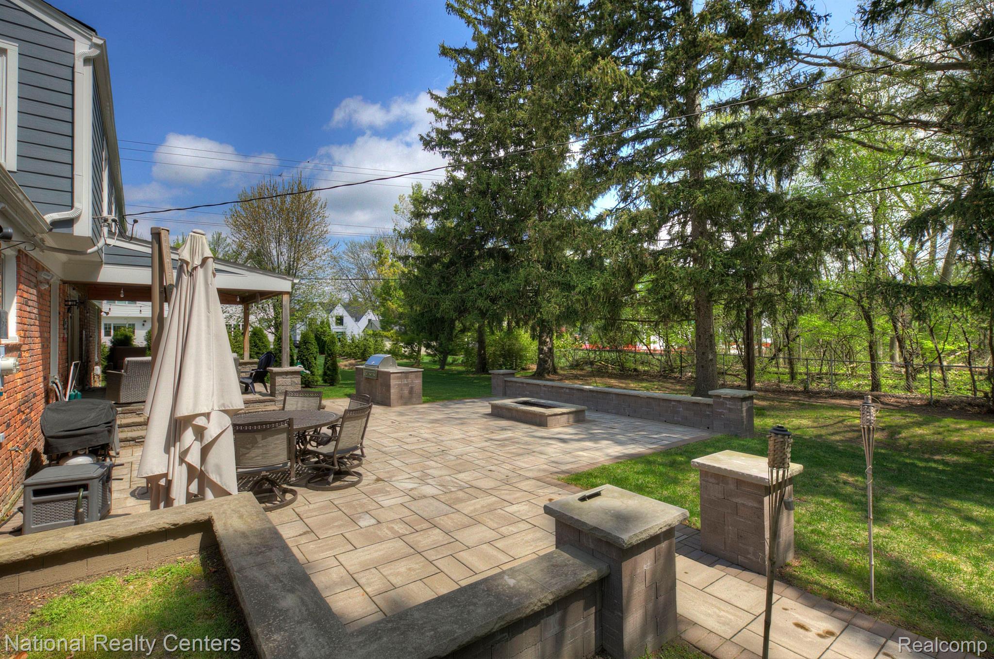 3203 E BRADFORD Drive