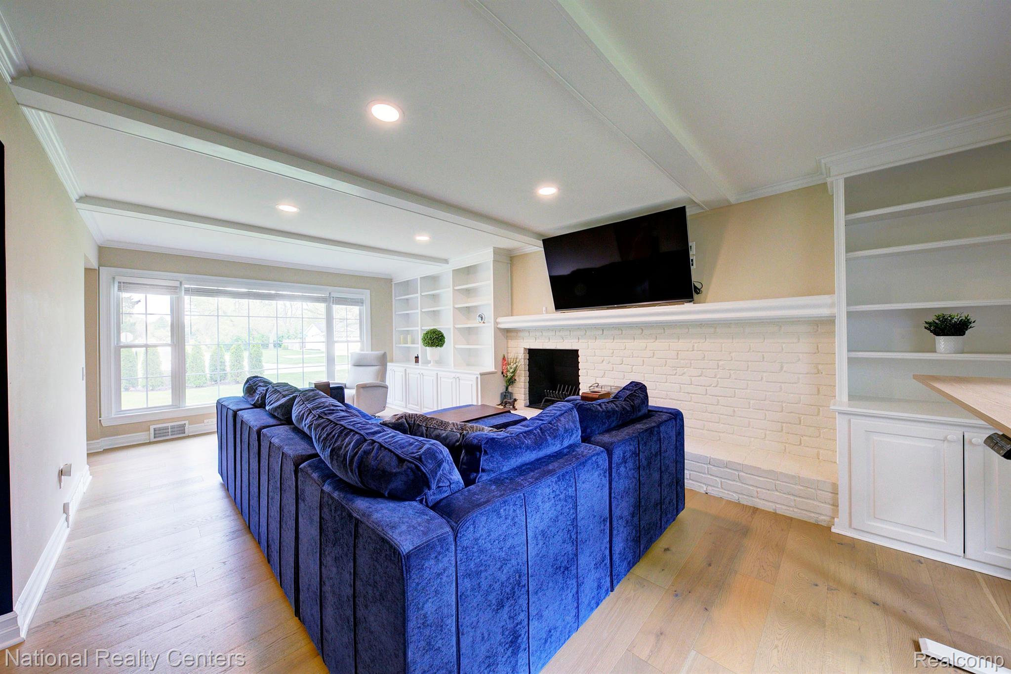 3203 E BRADFORD Drive