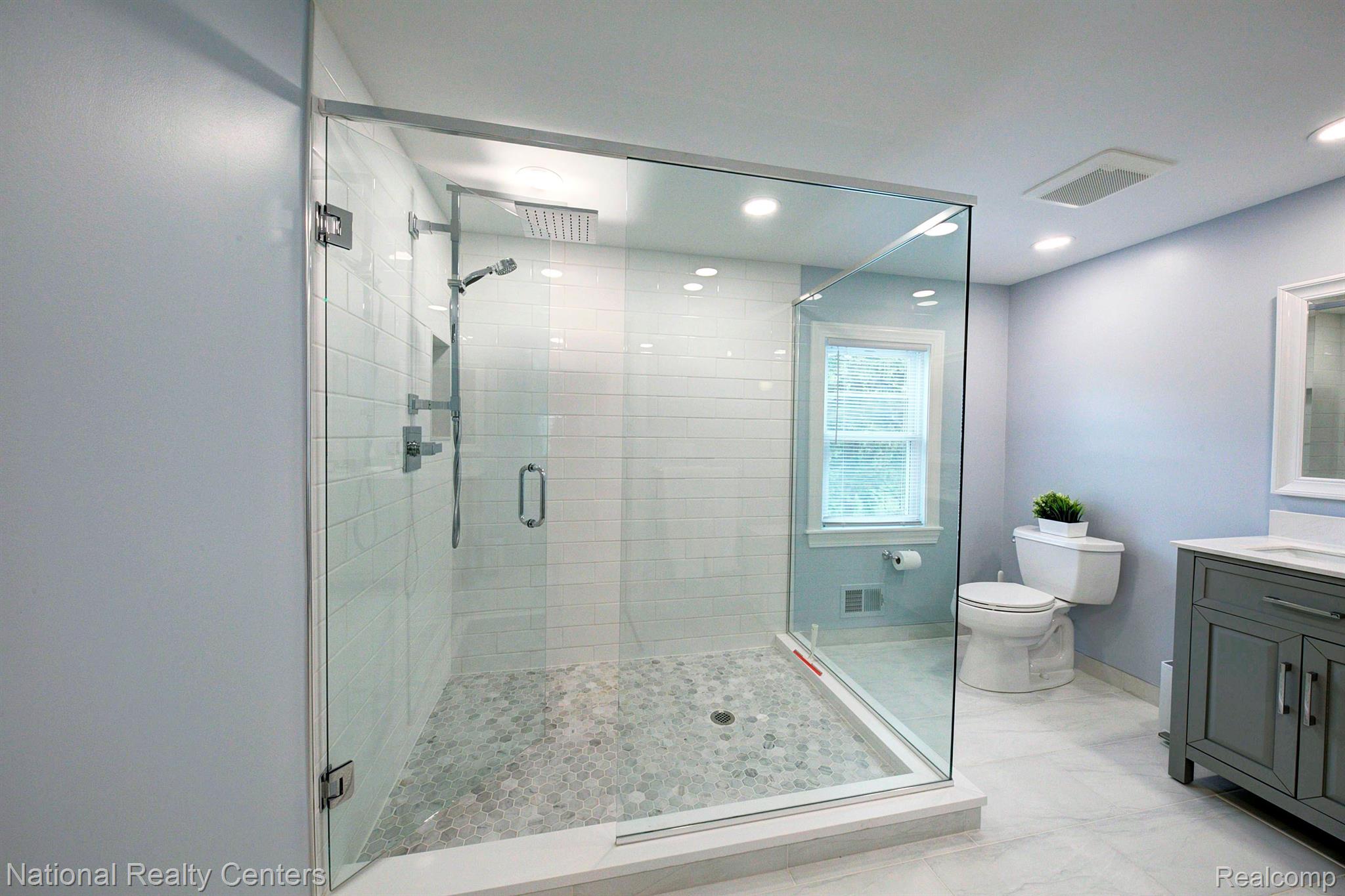 3203 E BRADFORD Drive