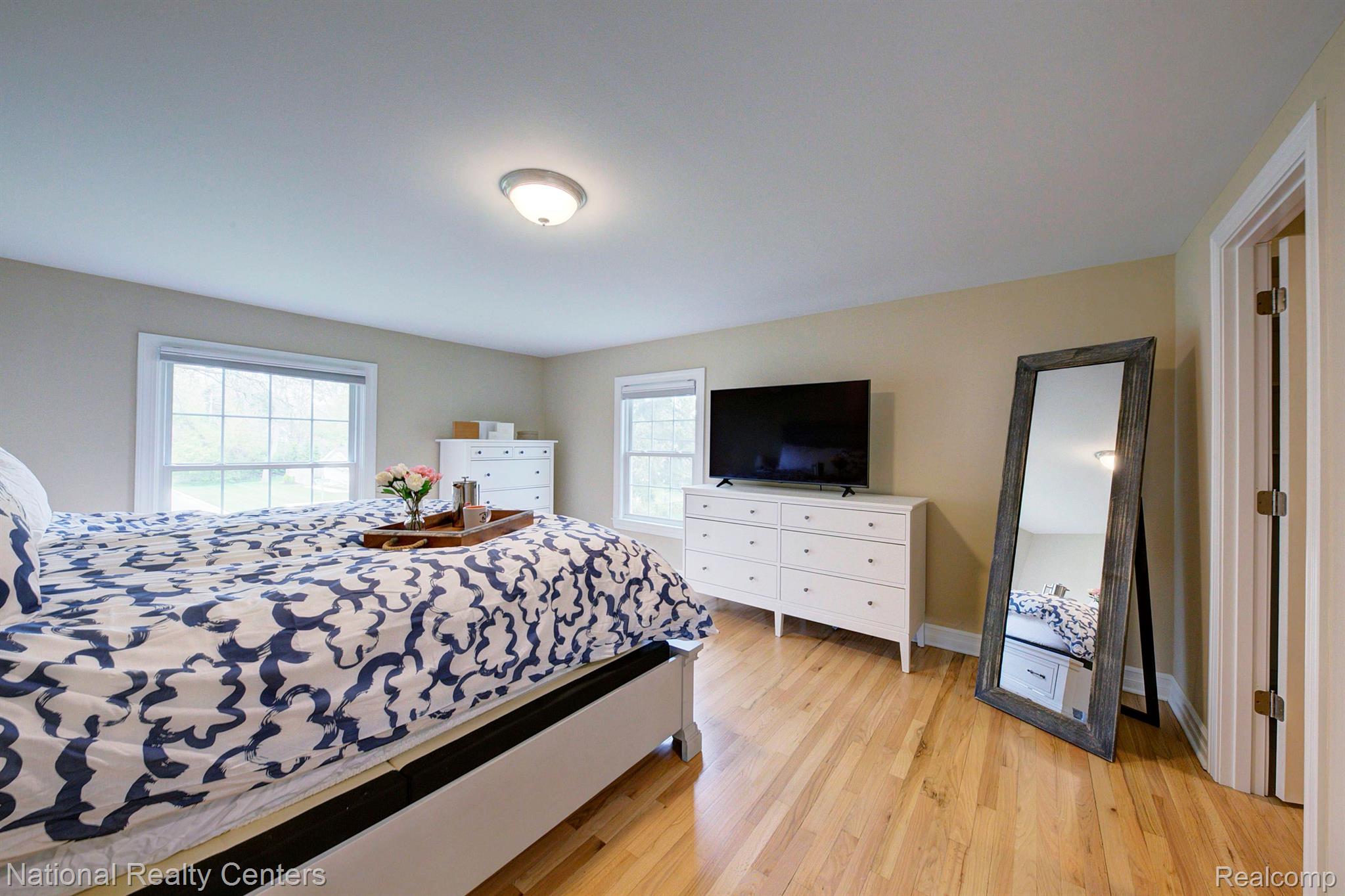 3203 E BRADFORD Drive