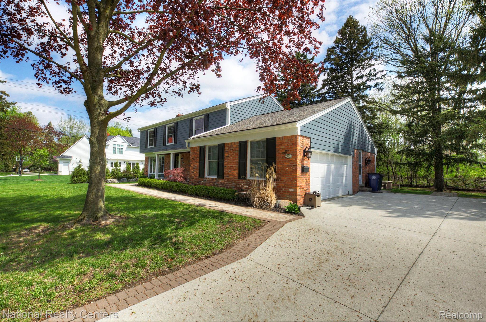 3203 E BRADFORD Drive