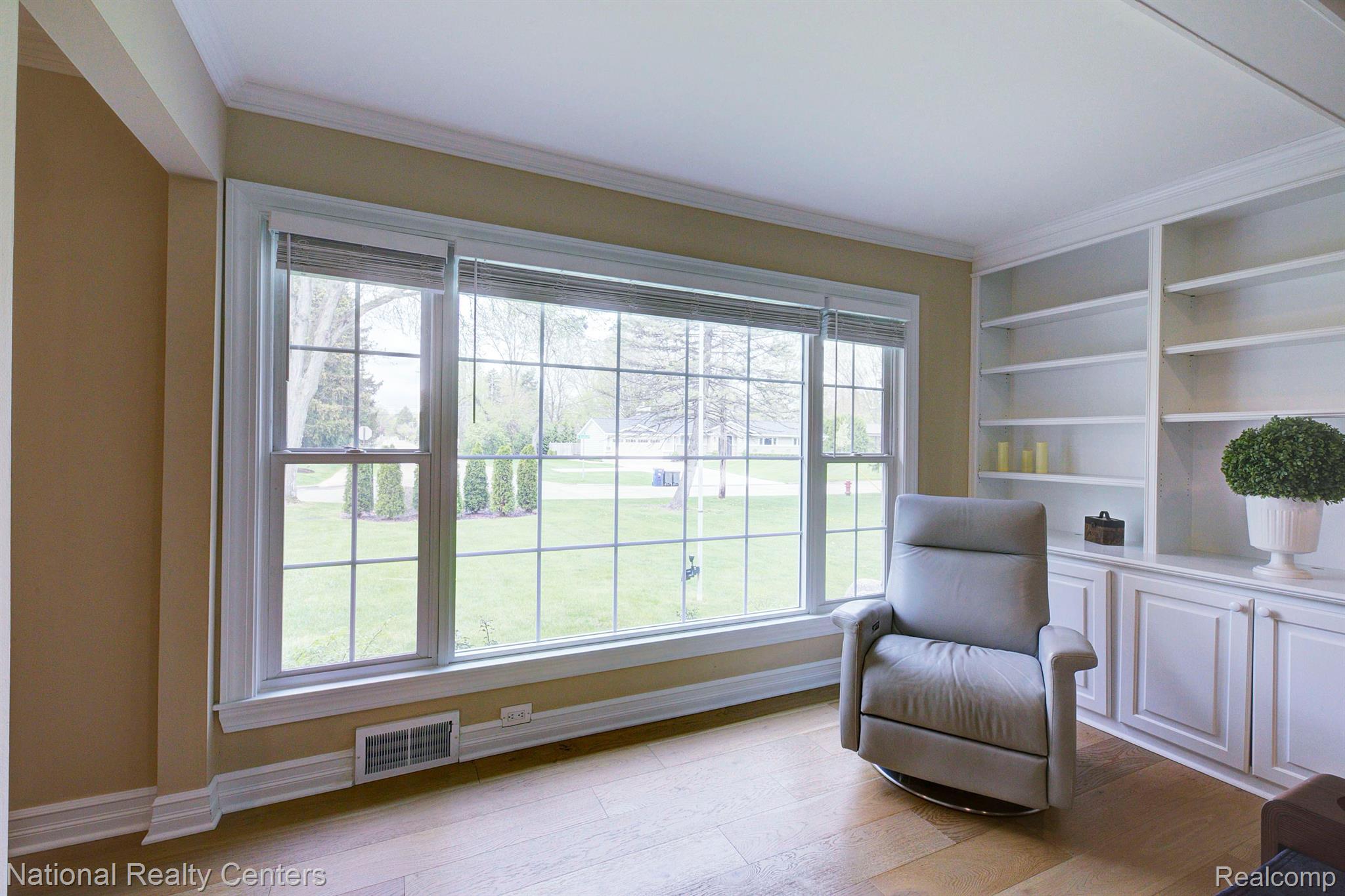 3203 E BRADFORD Drive