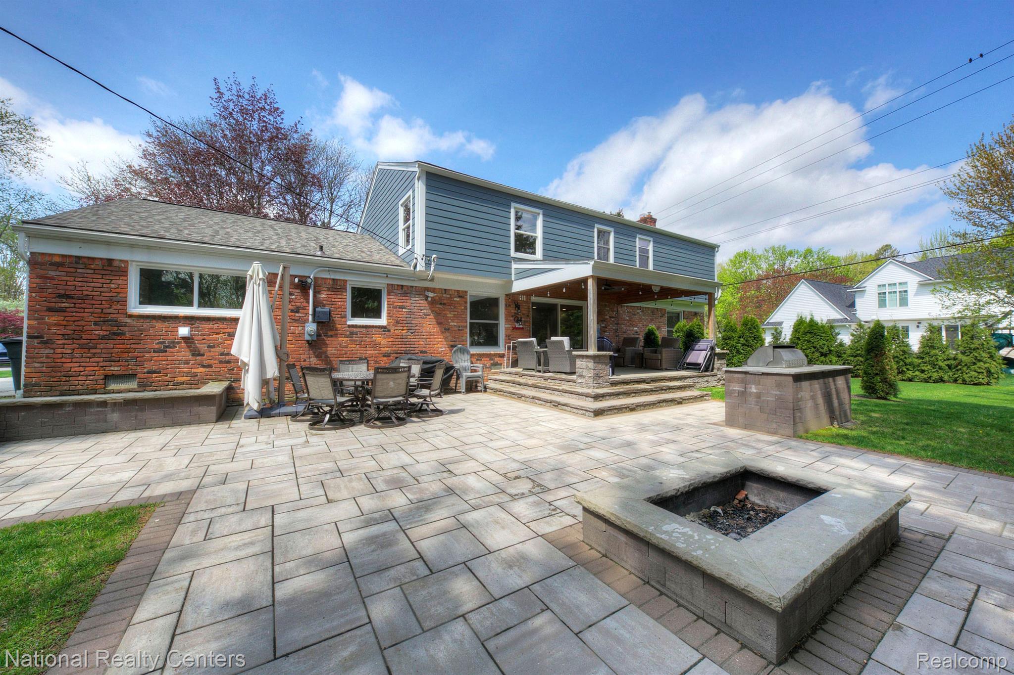 3203 E BRADFORD Drive