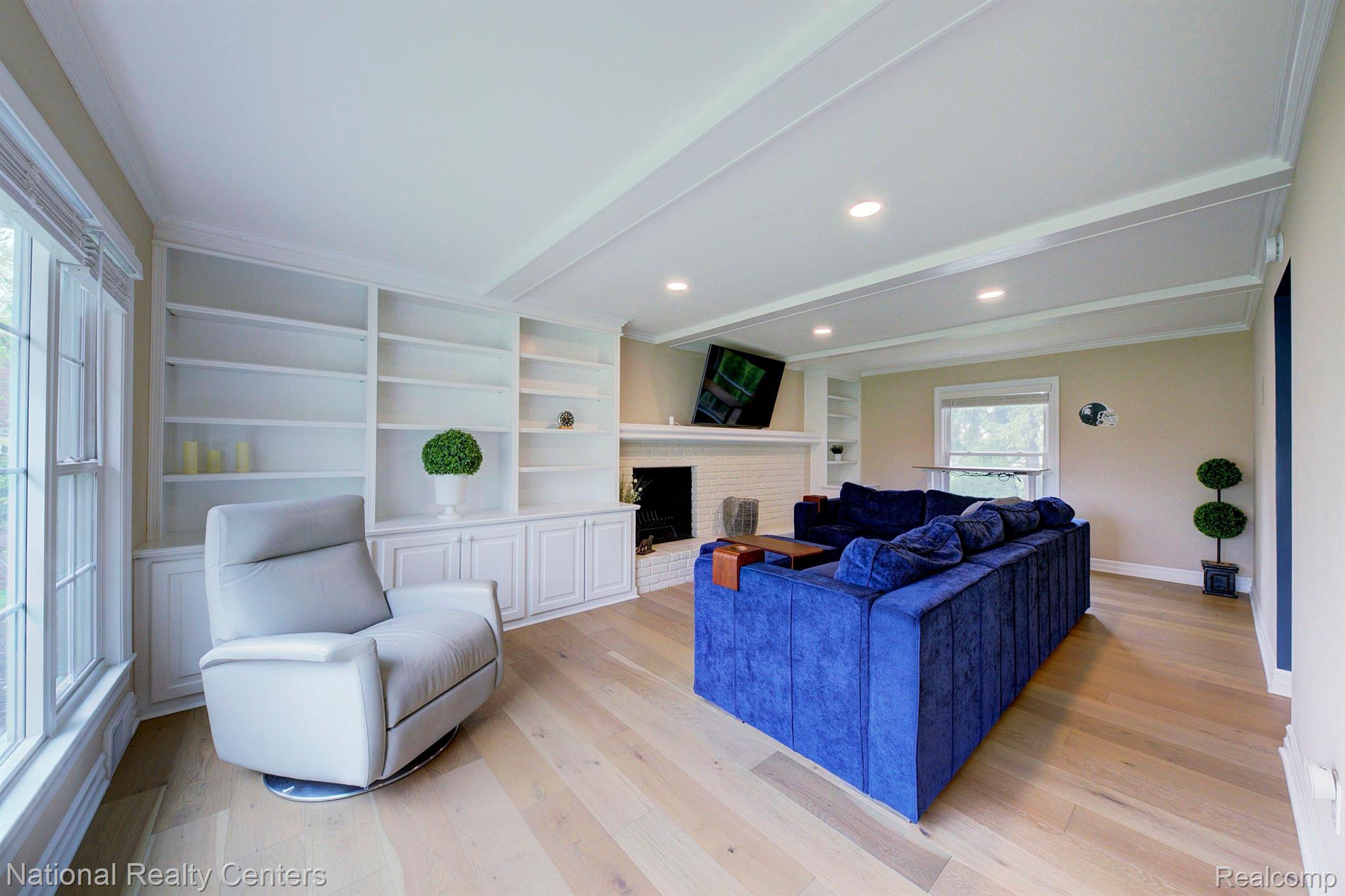 3203 E BRADFORD Drive