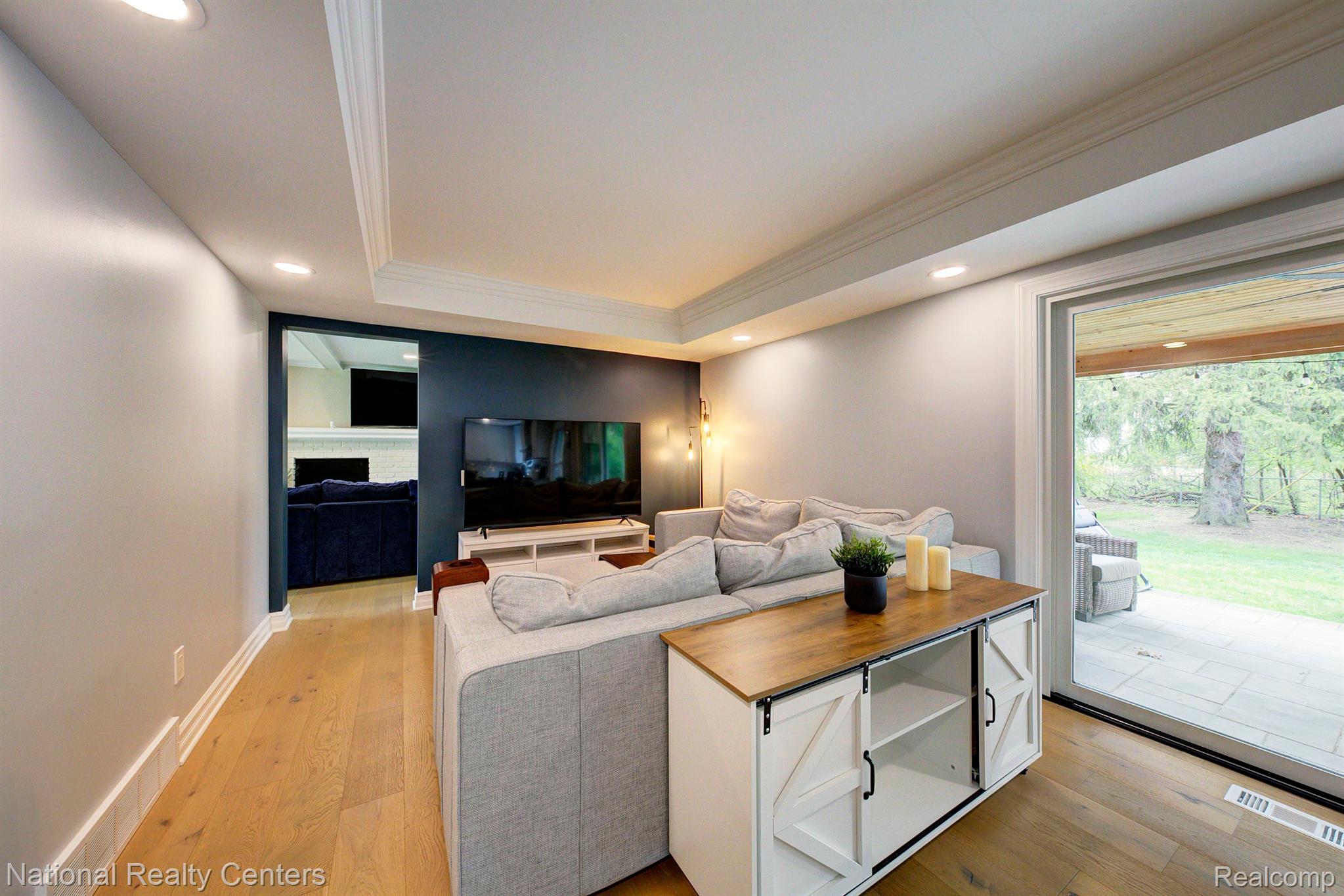 3203 E BRADFORD Drive