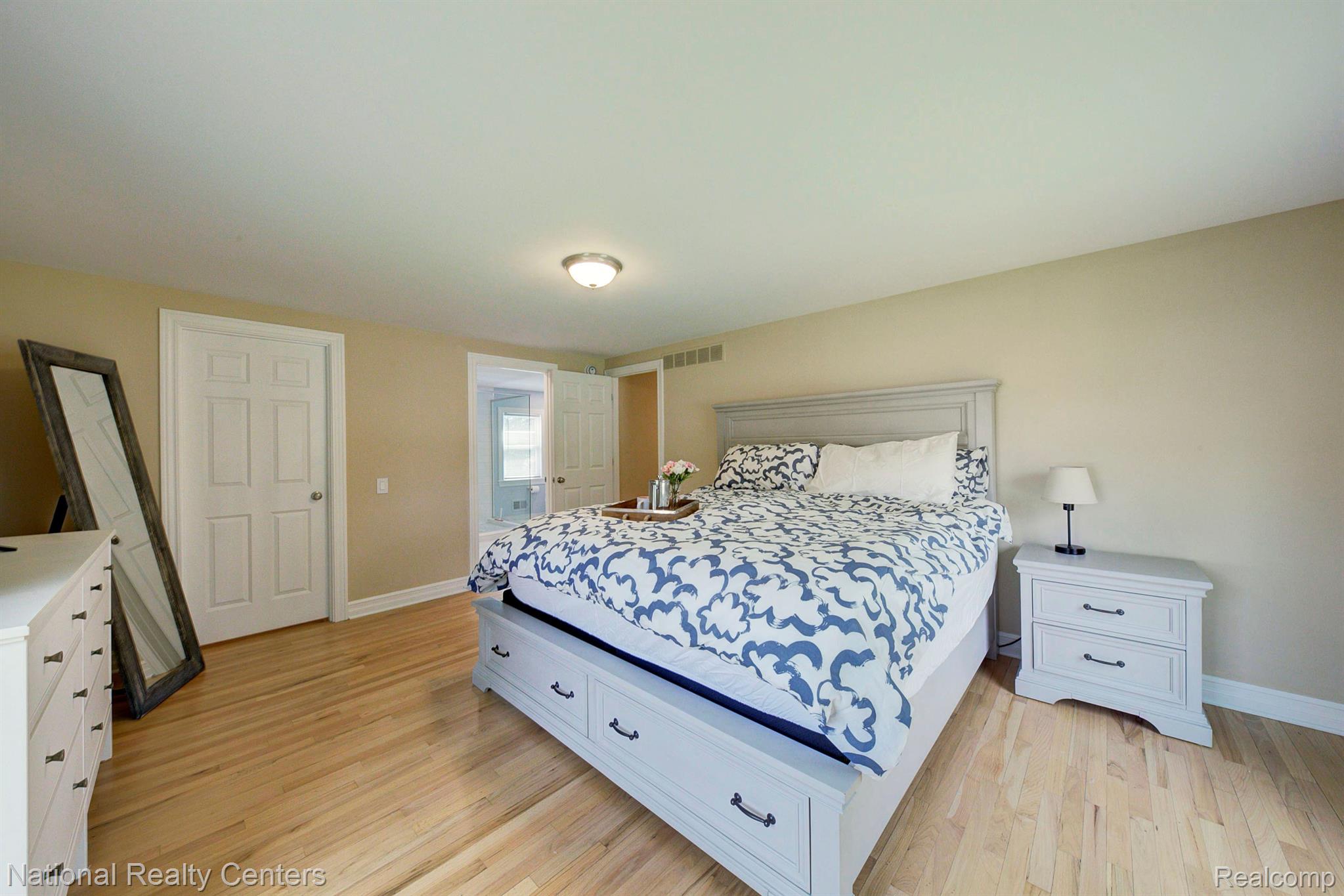 3203 E BRADFORD Drive