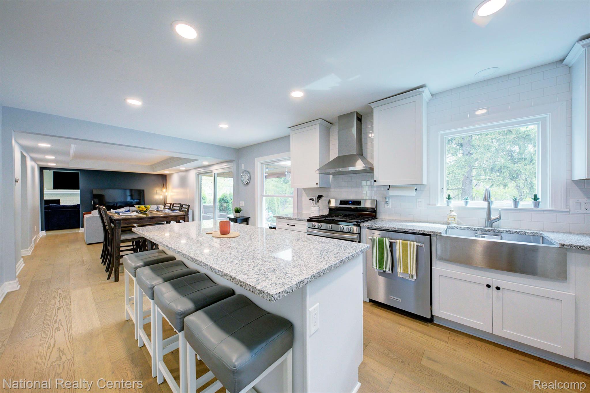 3203 E BRADFORD Drive