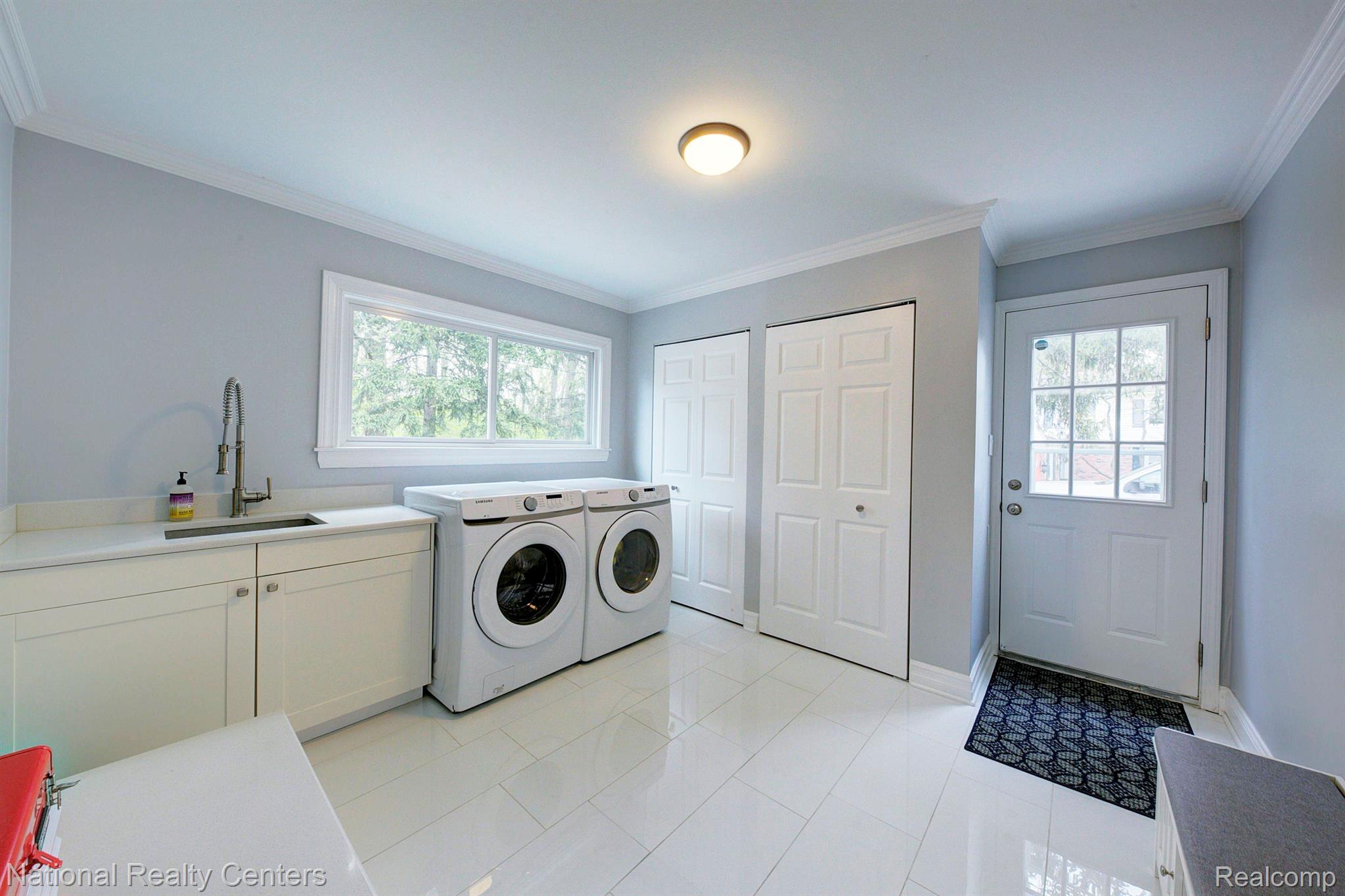 3203 E BRADFORD Drive