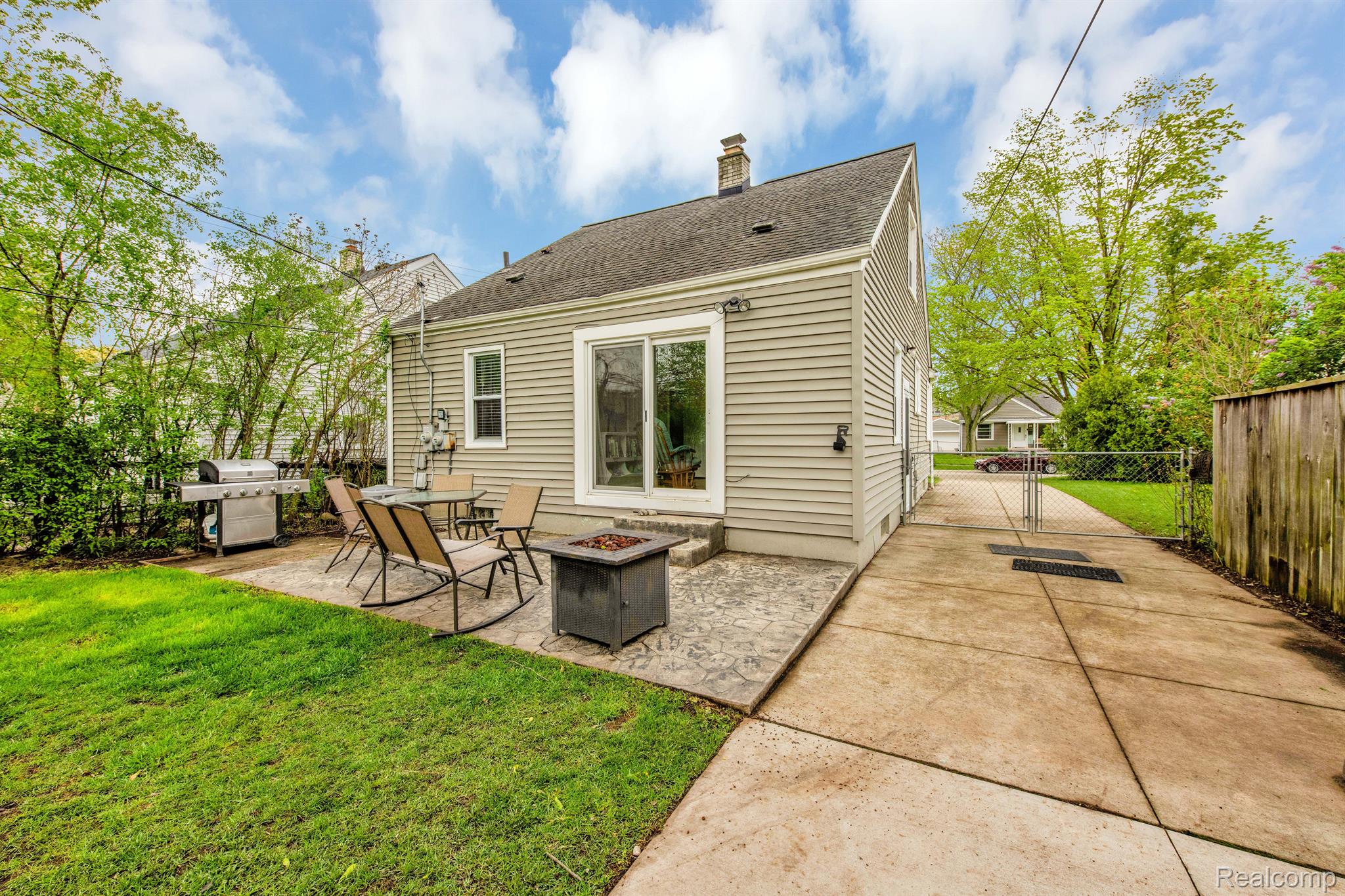 2519 TYLER Avenue