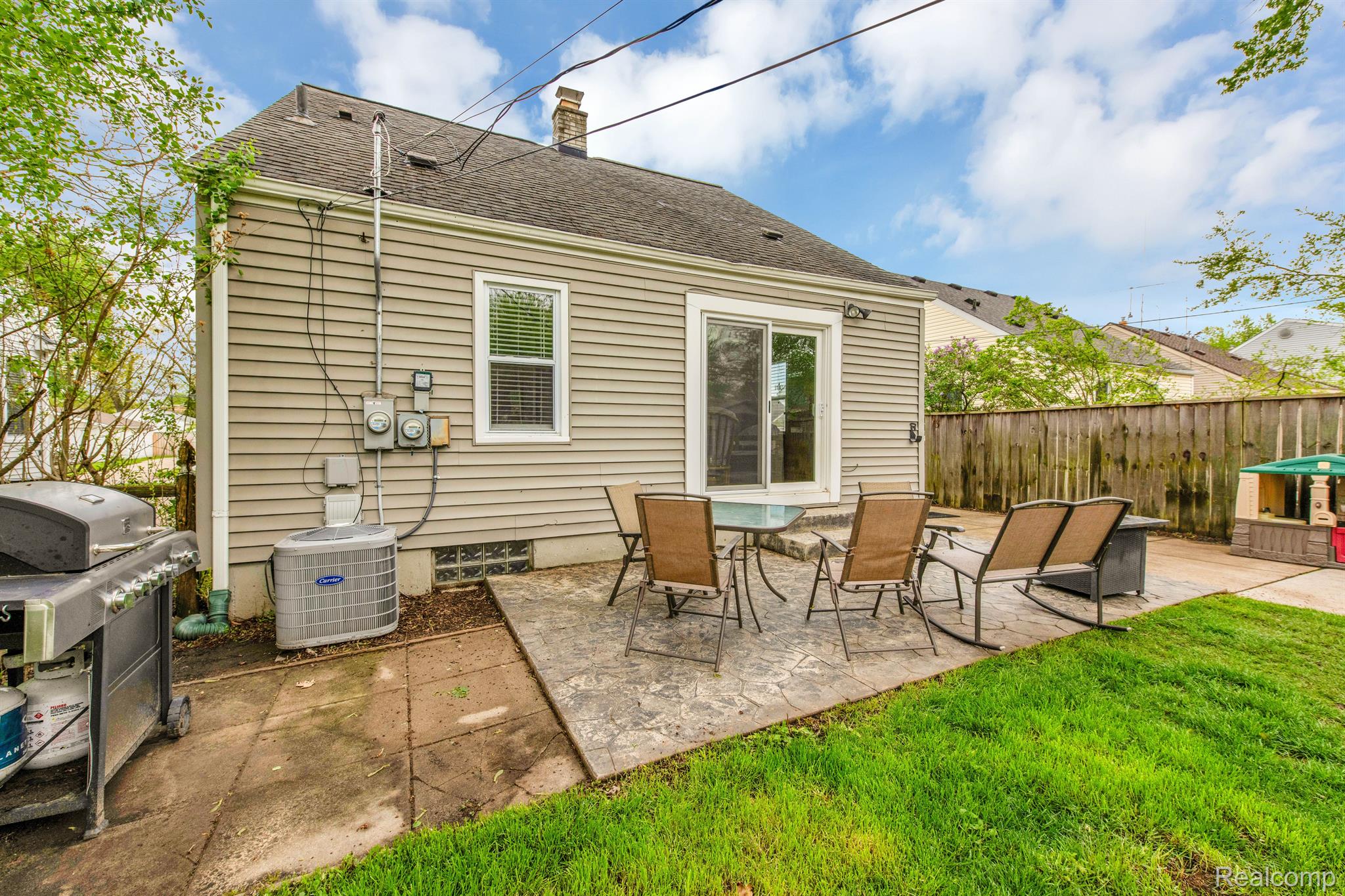 2519 TYLER Avenue
